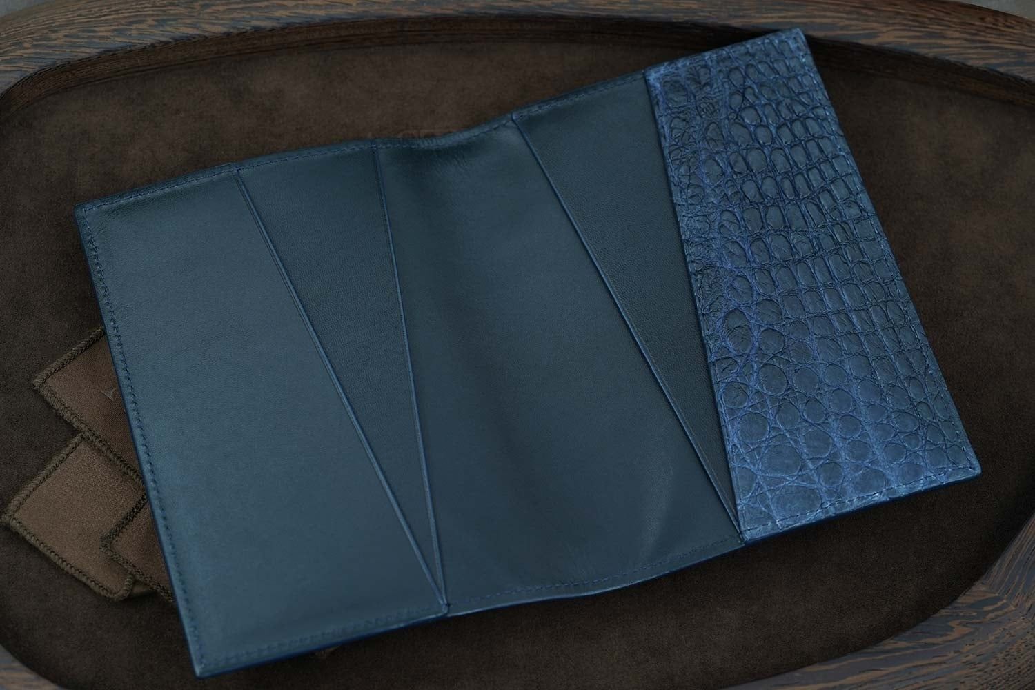 ASTRUA Creazioni Portapassaporto In Pelle Di Vitello Tamponato e Coccodrillo Night Shade  PP1VTC29-P415