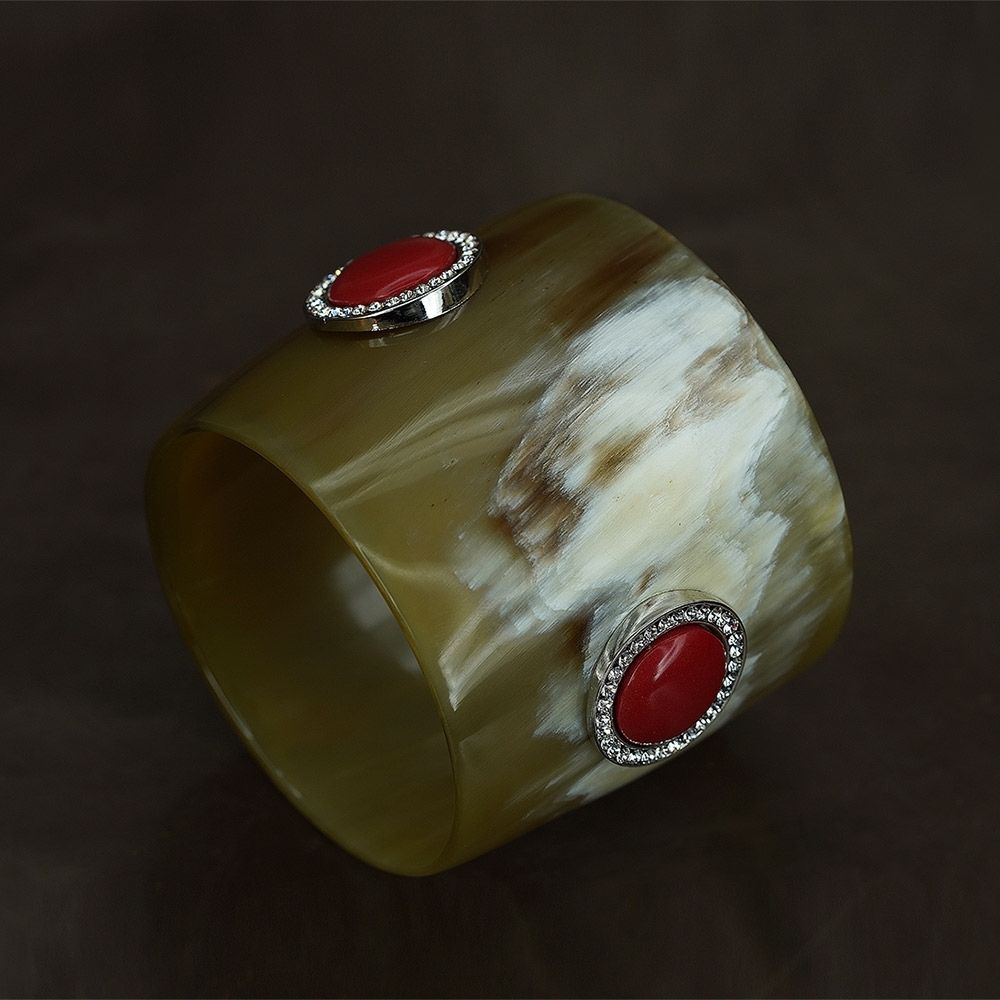 ARCAHORN Bracciale In Corno Chiaro \ Cabochon Rosso \ Swarovski  2107C