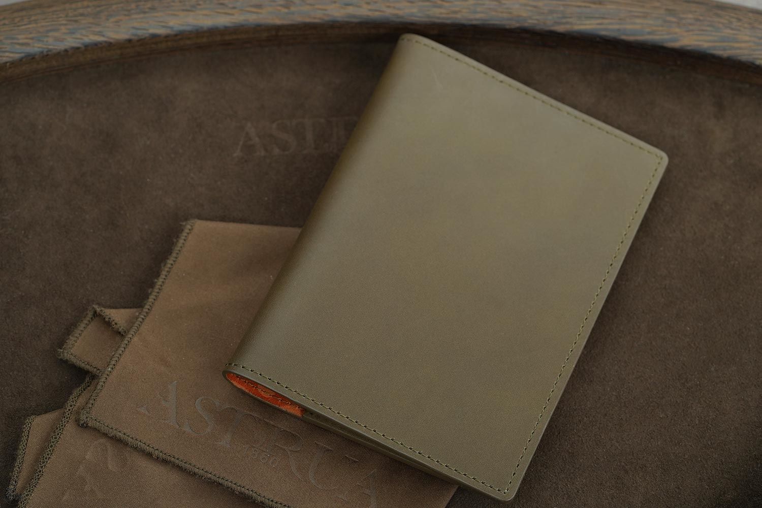 ASTRUA Creazioni Portapassaporto In Pelle Di Vitello Khaki  PP3VI34-P575