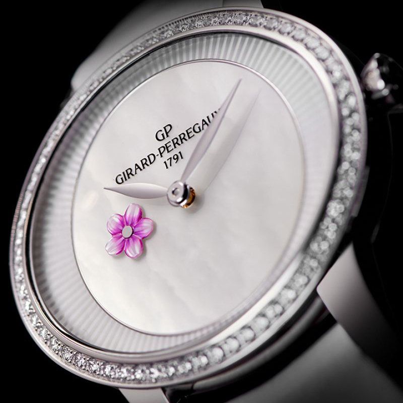 GIRARD PERREGAUX Cat's Eye Plum Blossom 35 X 30 MM 80484D11A701-HK7A
