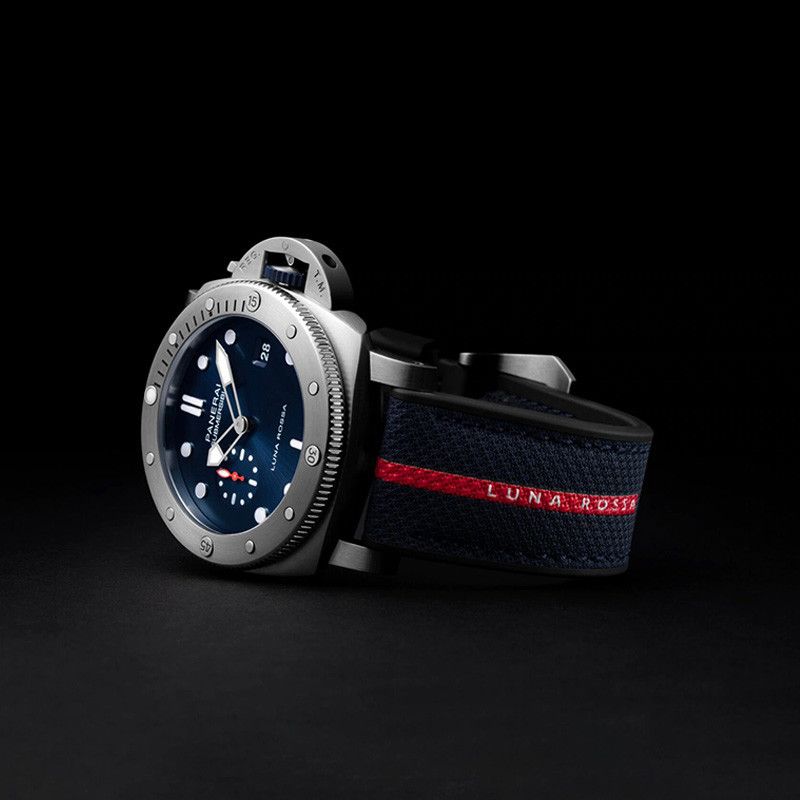 PANERAI Submersible Quarantaquattro Luna Rossa 44 MM PAM01391