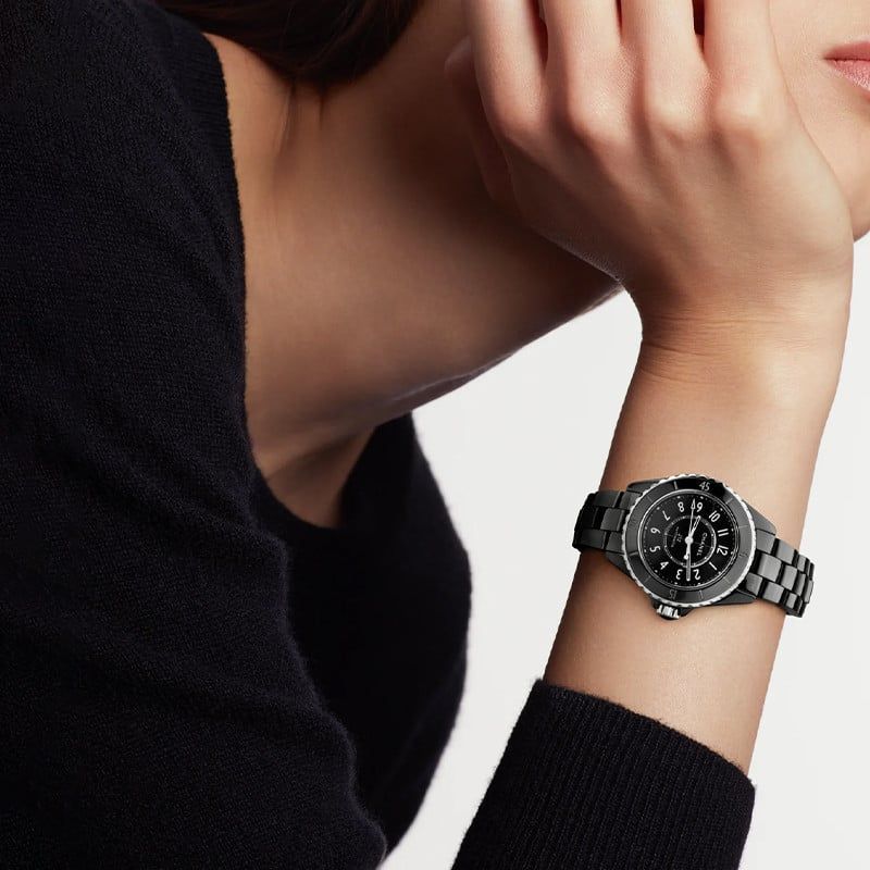 CHANEL J12 Calibro 12.2 33 MM H5696