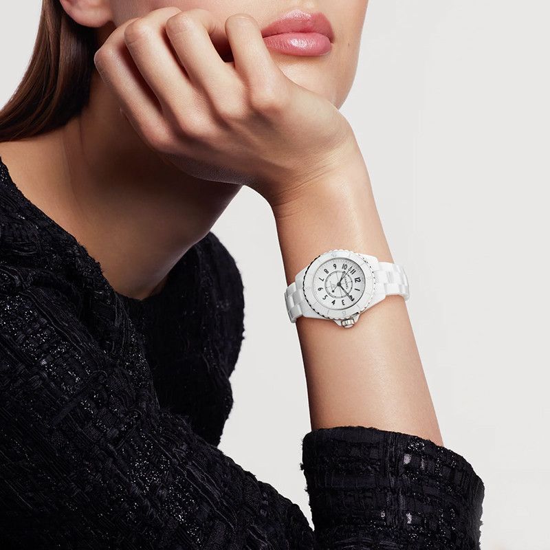 CHANEL J12 Calibro 12.2 33 MM H5699