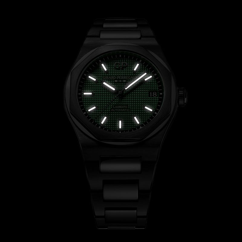 GIRARD PERREGAUX Laureato 42 MM 81010-11-3153-1CM