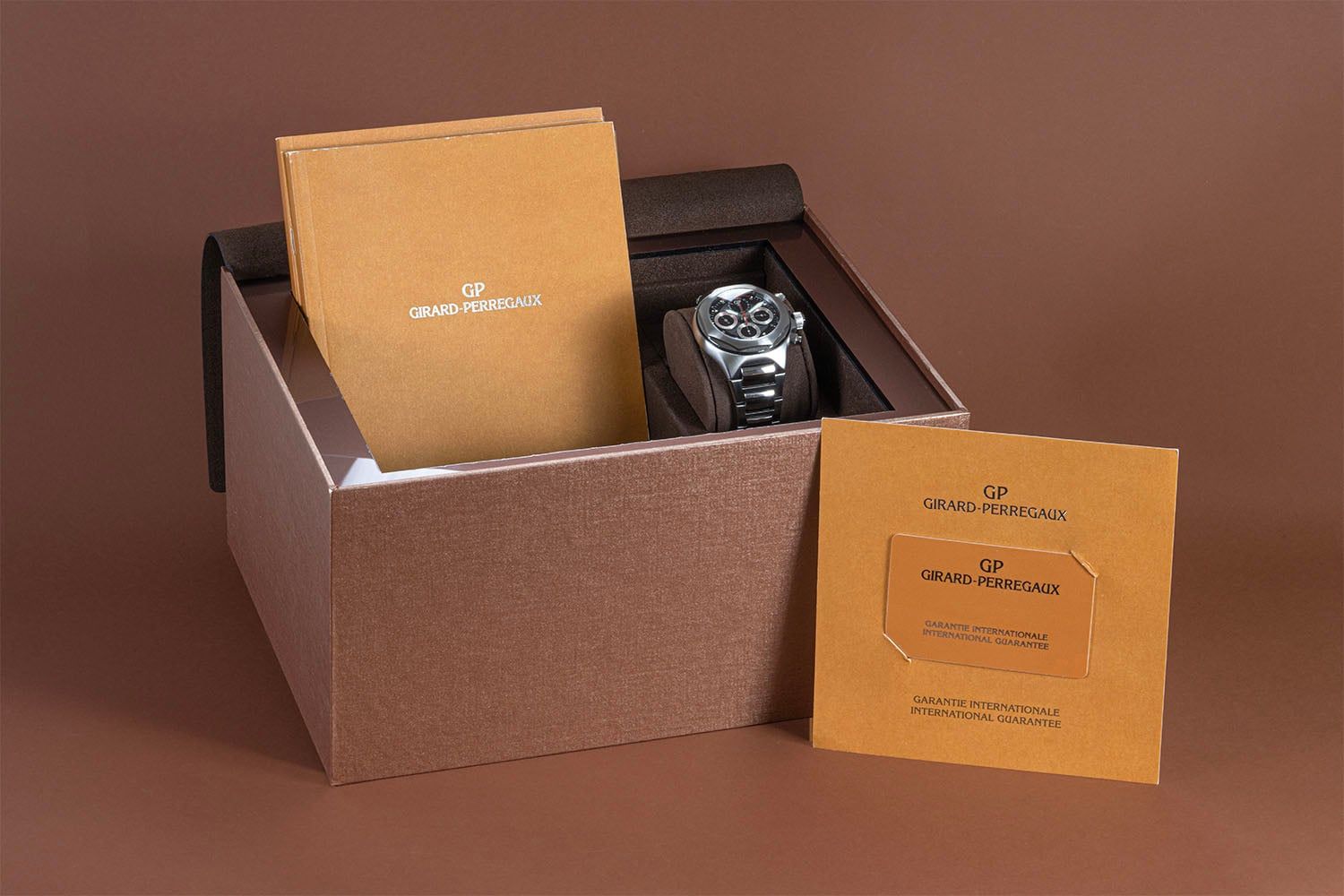 GIRARD PERREGAUX Laureato evo3 43 MM 8018
