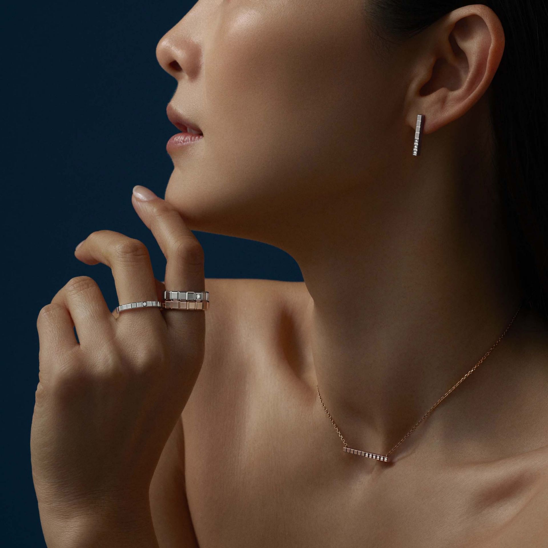 CHOPARD Orecchini Pendenti Ice Cube Semi-Pavé  837702-1002
