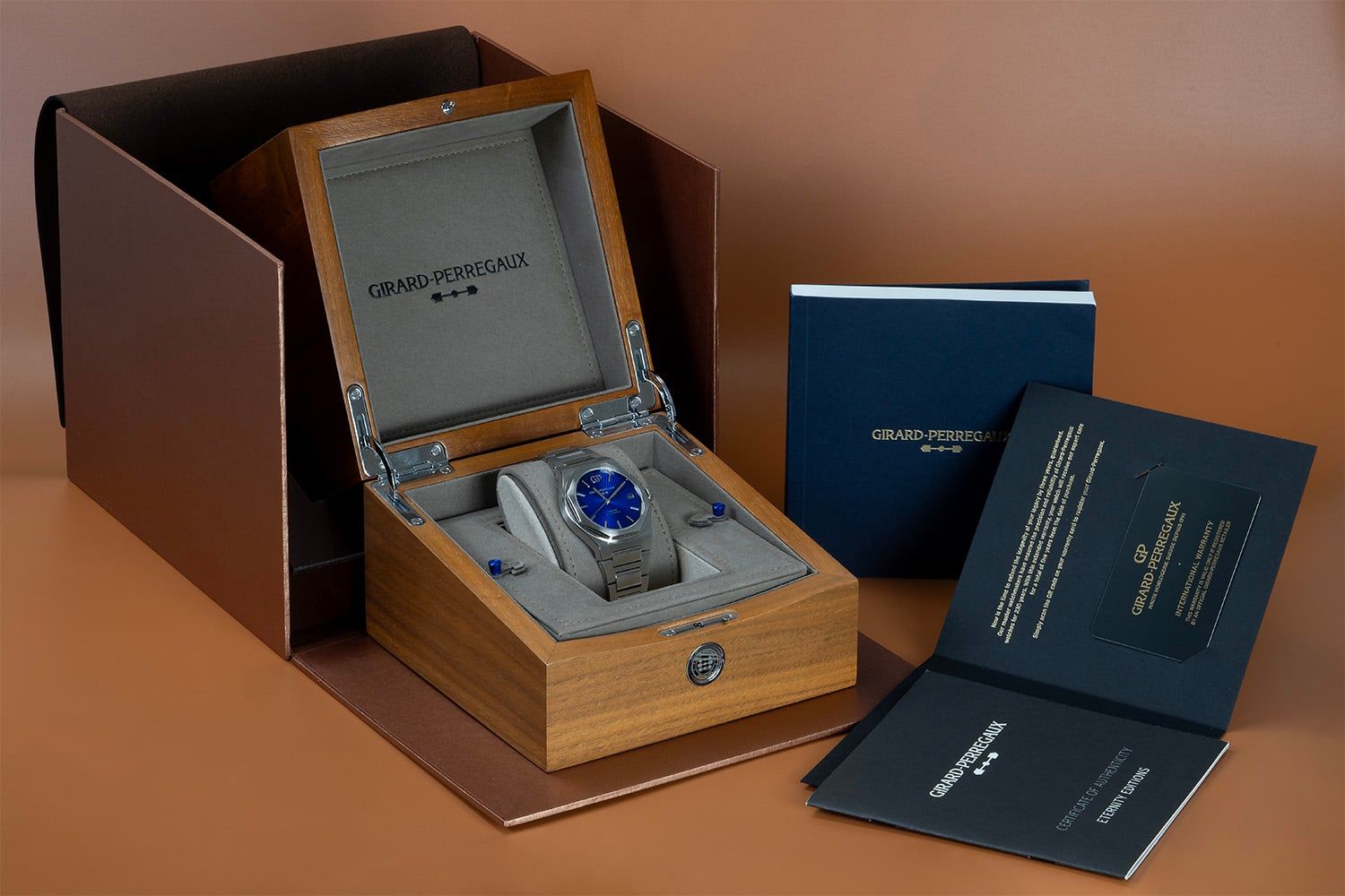 GIRARD PERREGAUX Laureato Eternity Edition 42 MM 81010-11-432-11A