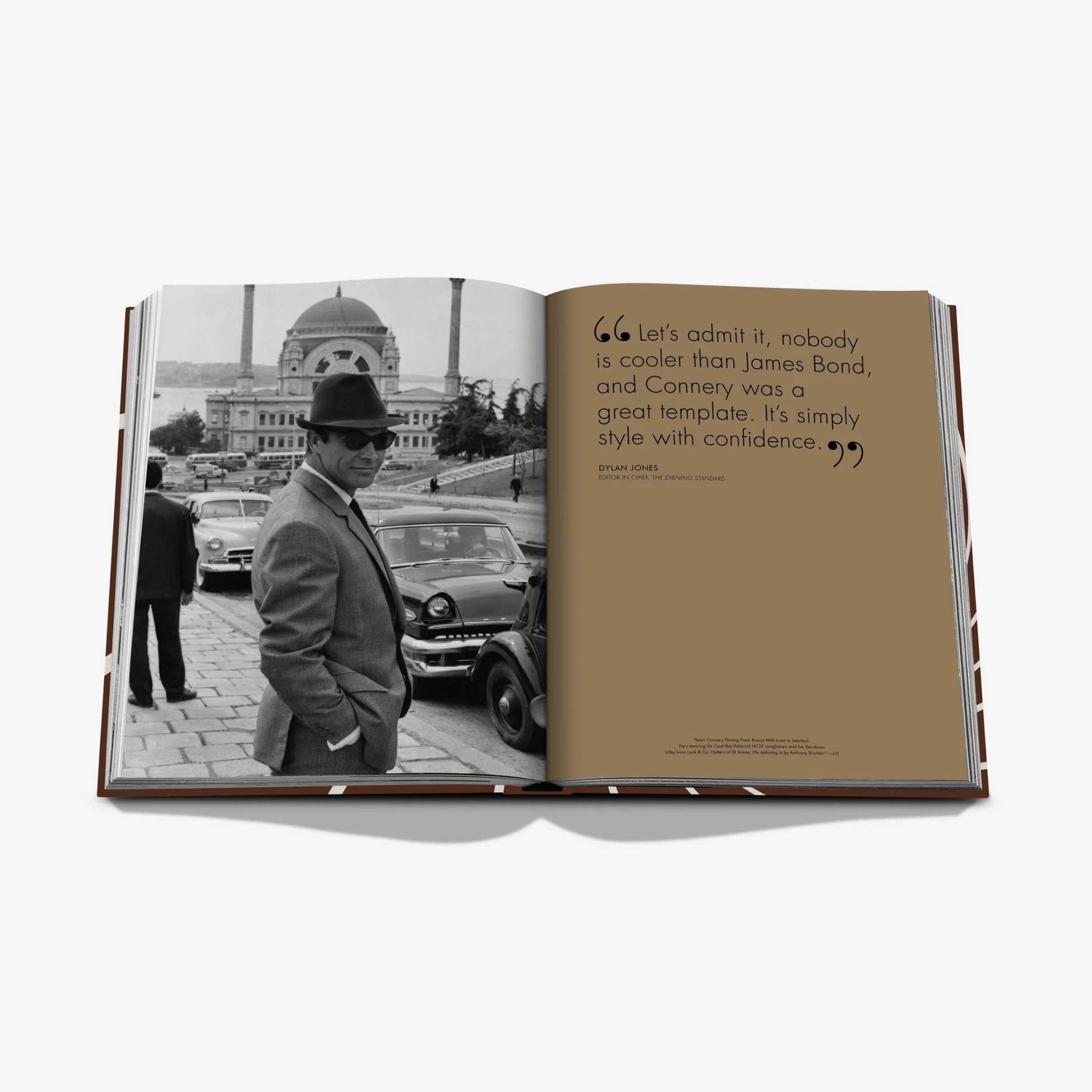 ASSOULINE Libro James Bond Style 25 x 3 x H 33 CM 9781649803917