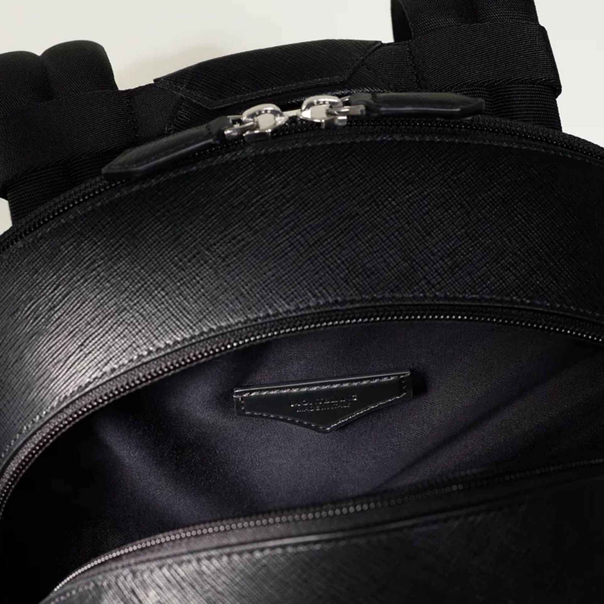 MONTBLANC Zaino Medio Nero Con 3 Scomparti Sartorial   130275