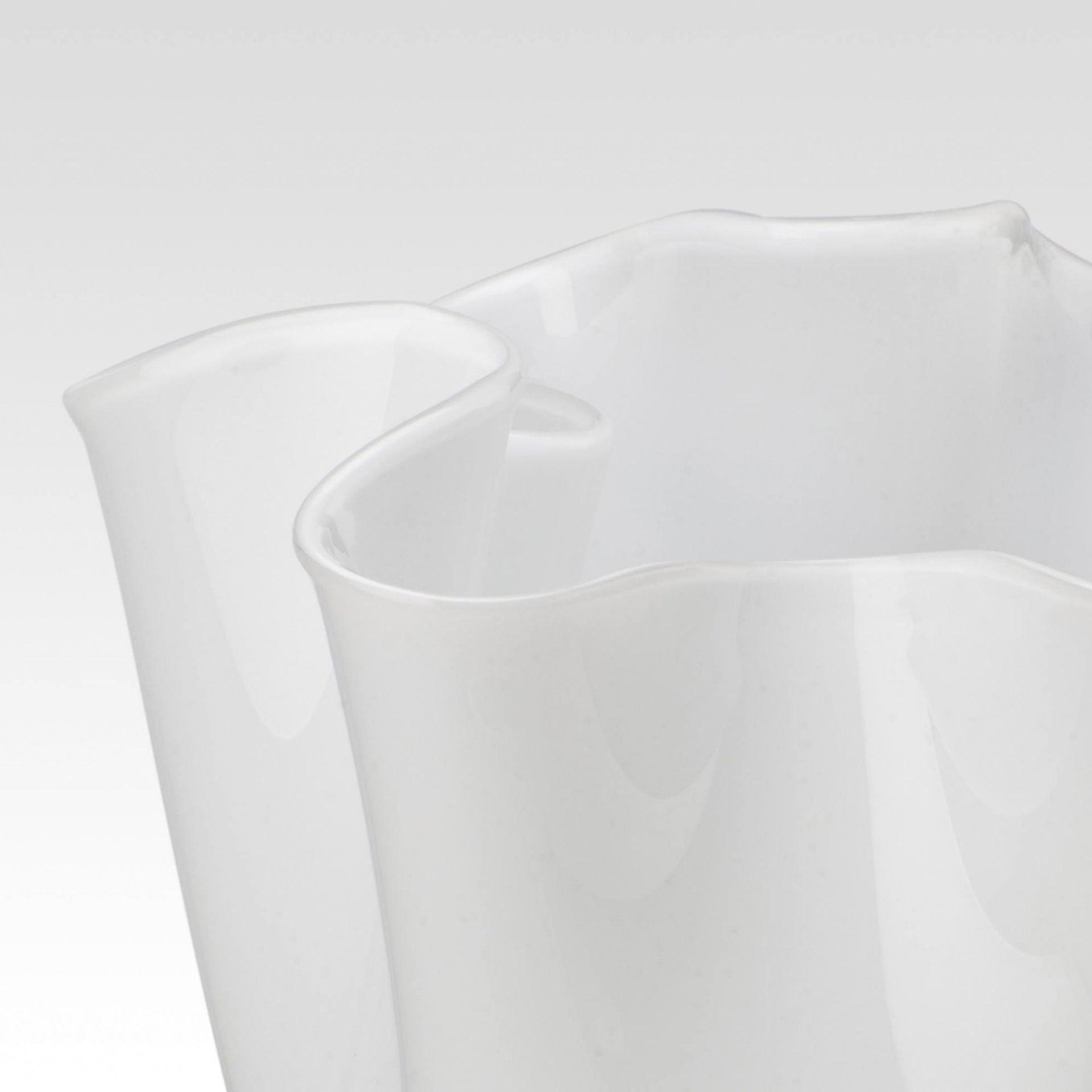 VENINI Vaso Fazzoletto Medium Lattimo 20CM – H 24CM 700.02