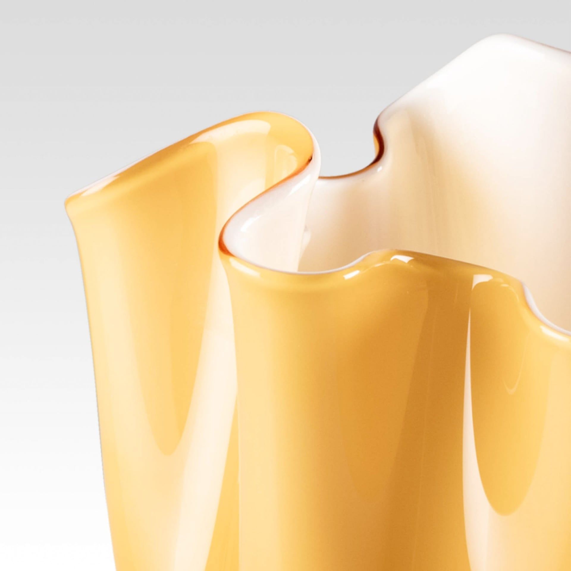 VENINI Vaso Fazzoletto Medium Ambra 20CM – H 24CM 700.02