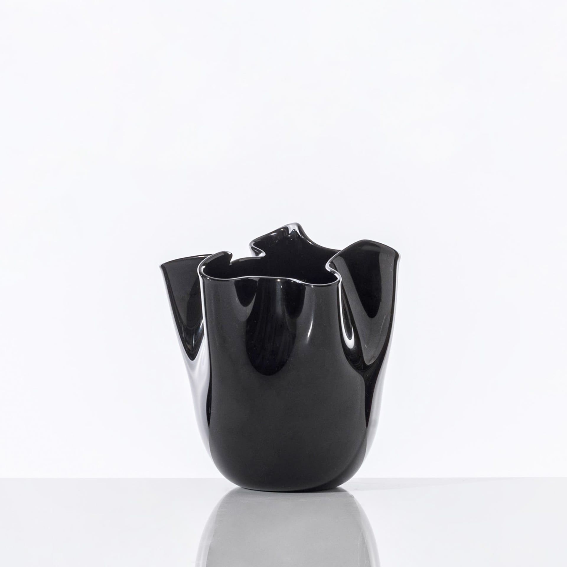 VENINI Vaso Fazzoletto Medium Nero  20CM – H 24CM 700.02