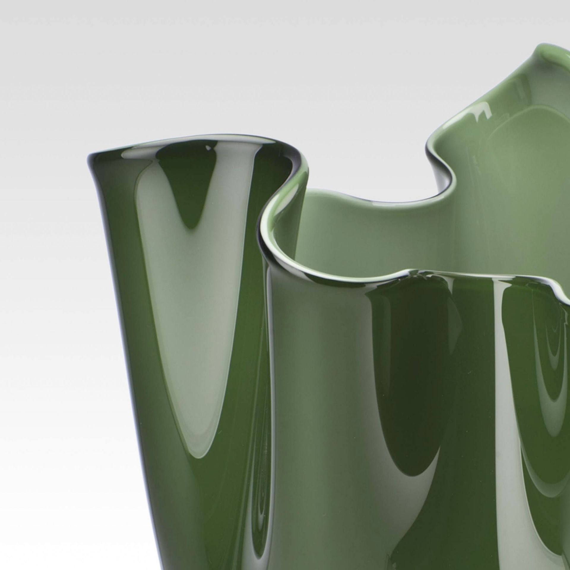 VENINI Vaso Fazzoletto Small Verde Mela 13.5 CM - H 13.5 CM 700.04