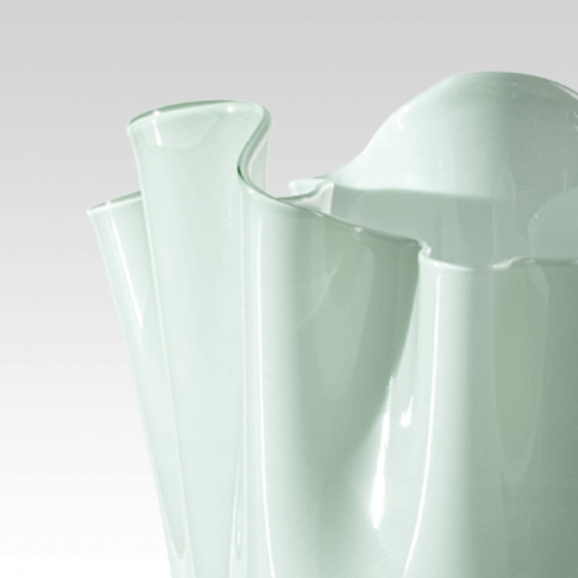 VENINI Vaso Fazzoletto Small Verde Rio  13,5 CM – H 13,5 CM 700.04