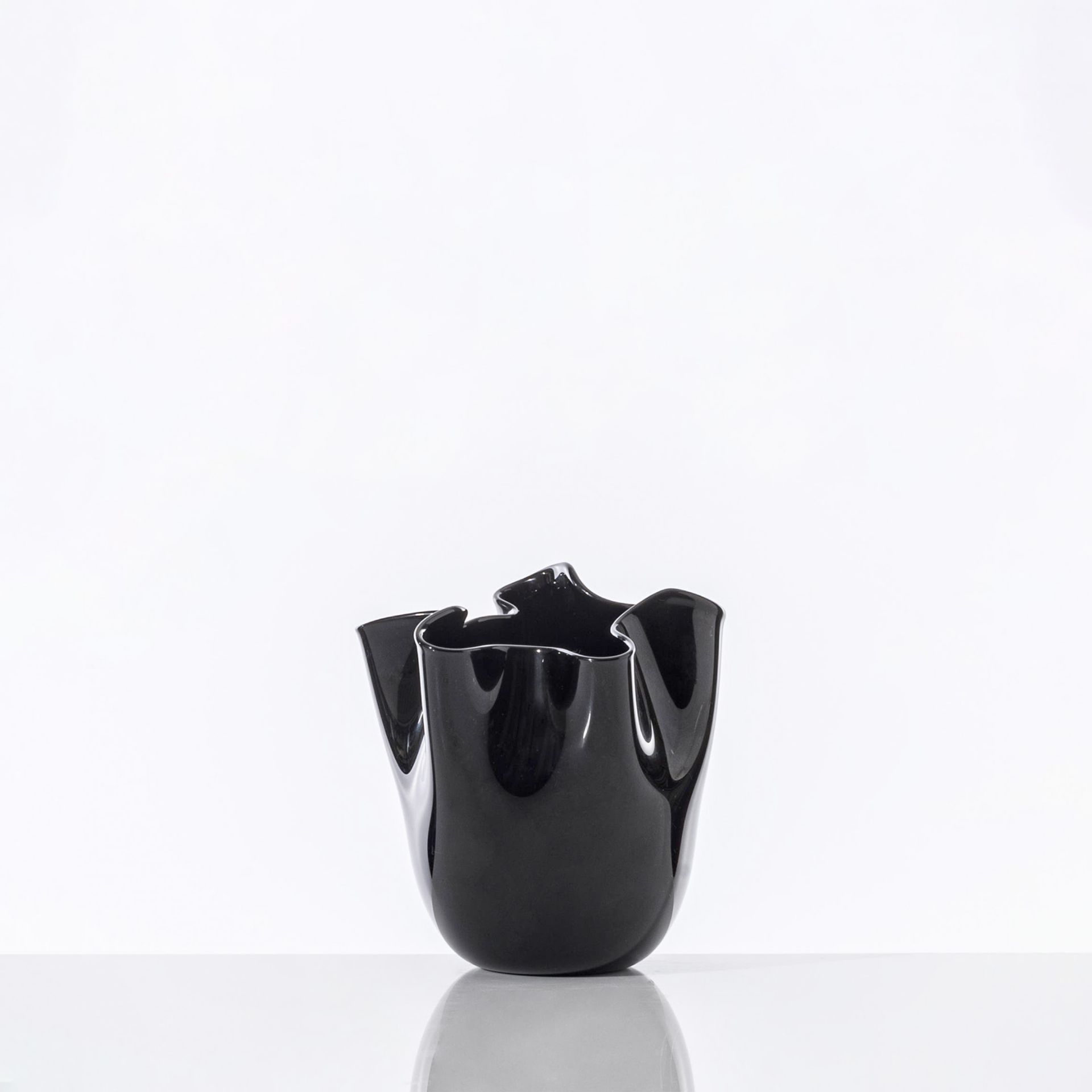 VENINI Vaso Fazzoletto Small Nero  13,5 CM – H 13,5 CM 700.04