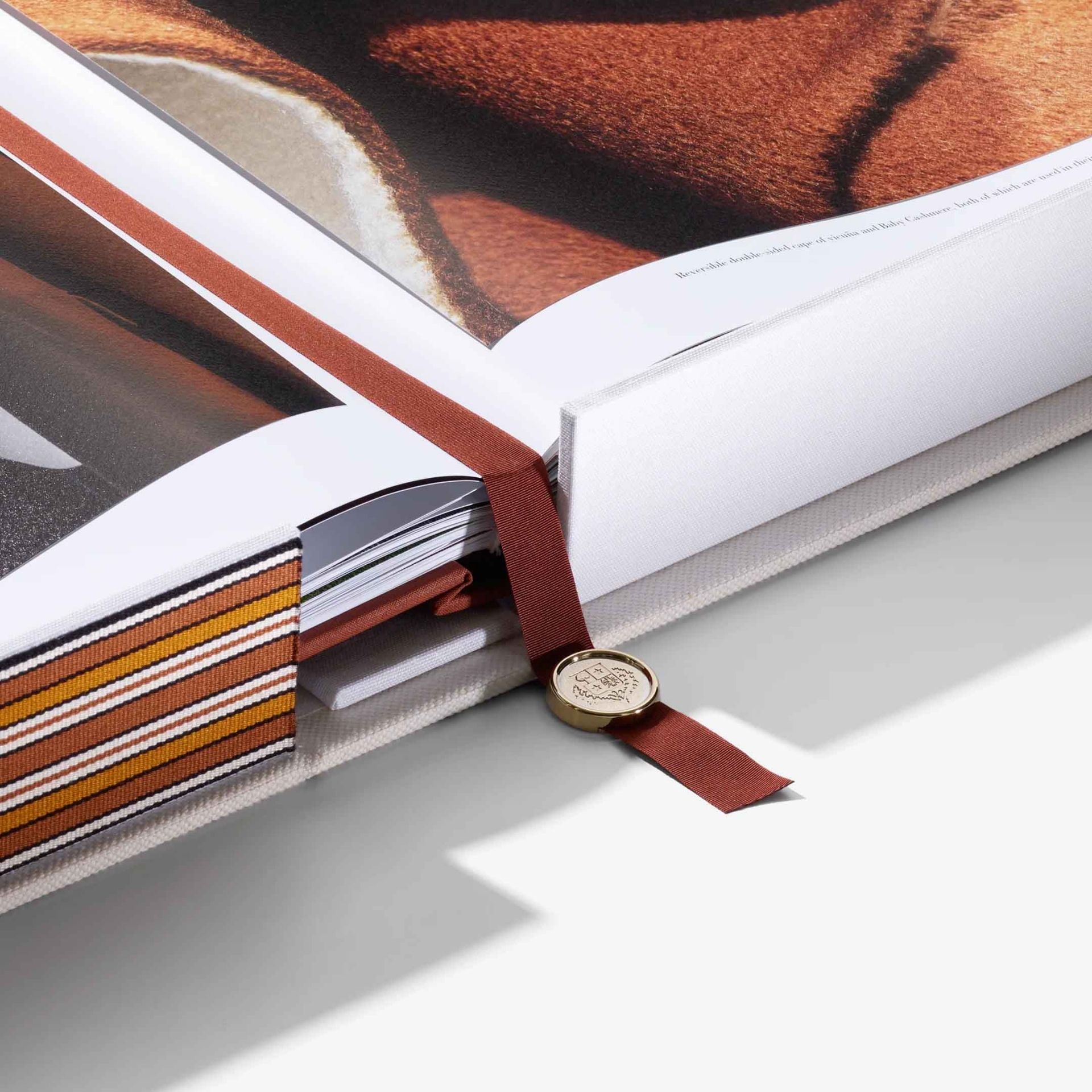 ASSOULINE Libro Loro Piana: Master of Fibres 41 x 8 x H 48 CM 9781649800442