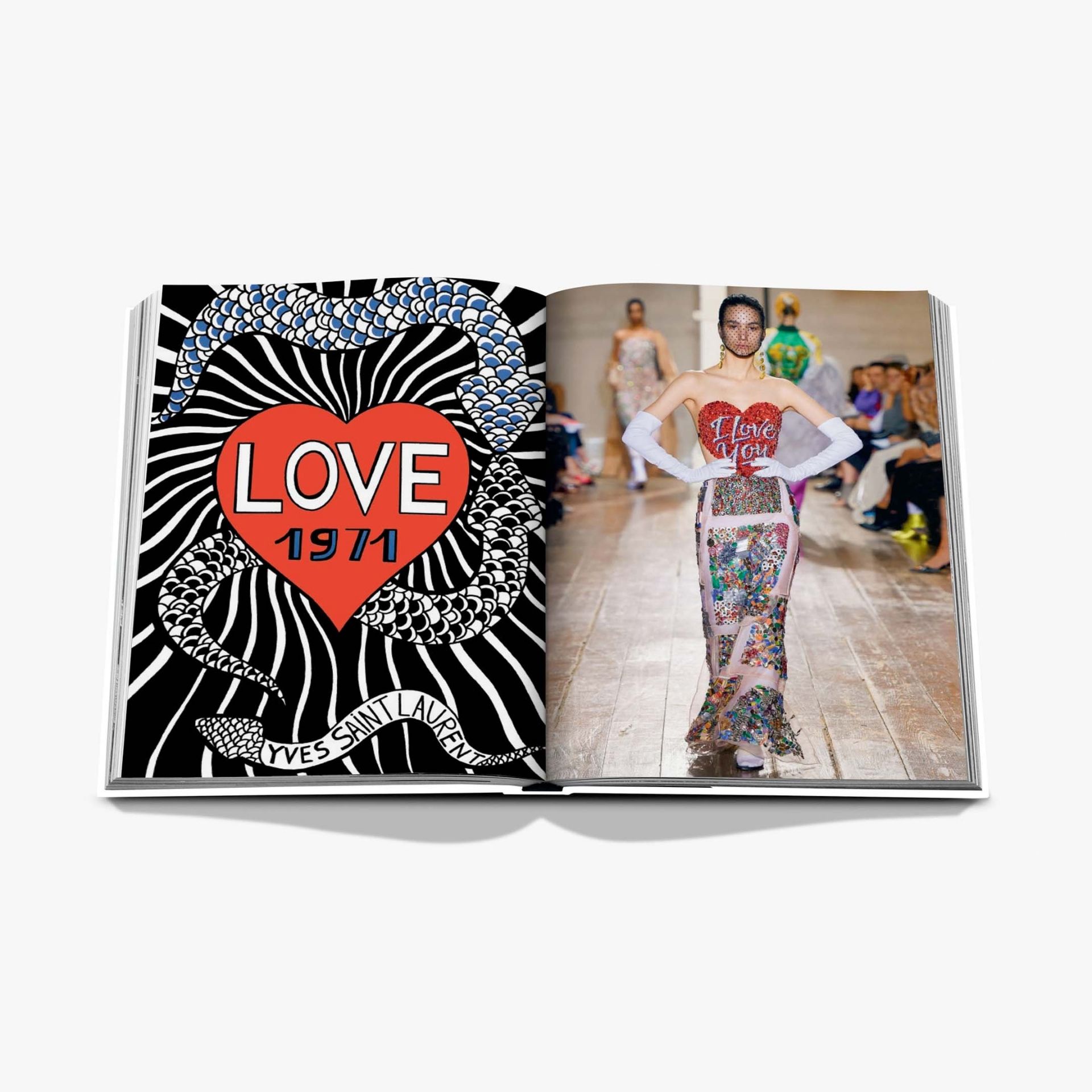 ASSOULINE Libro Heart & Love 19 x 3 x H 28 CM 9781649804396