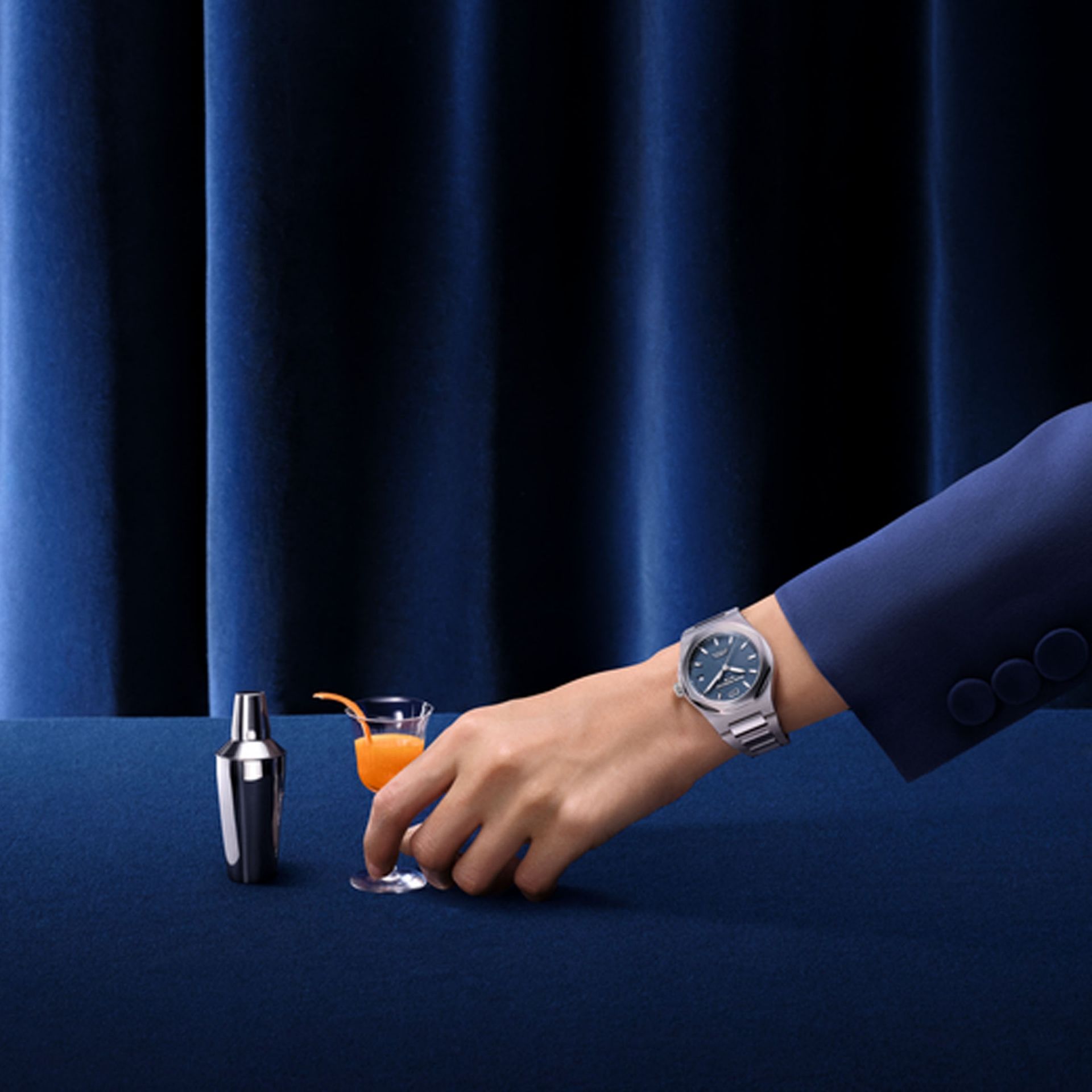 GIRARD PERREGAUX Laureato Midnight Blue 38 MM 81005-11-3460-1CM
