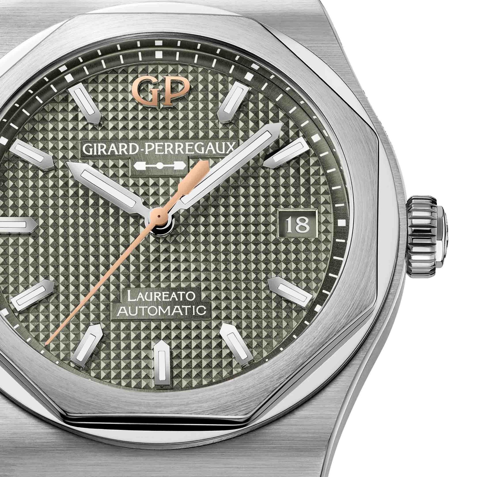 GIRARD PERREGAUX Laureato Sage Green 38 MM 81005-11-3407-1CM