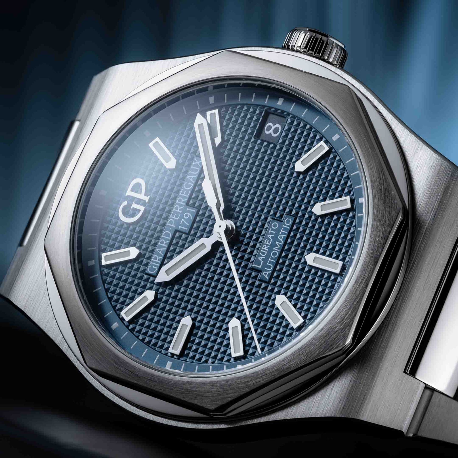 GIRARD PERREGAUX Laureato 42 MM 81010-11-431-11A