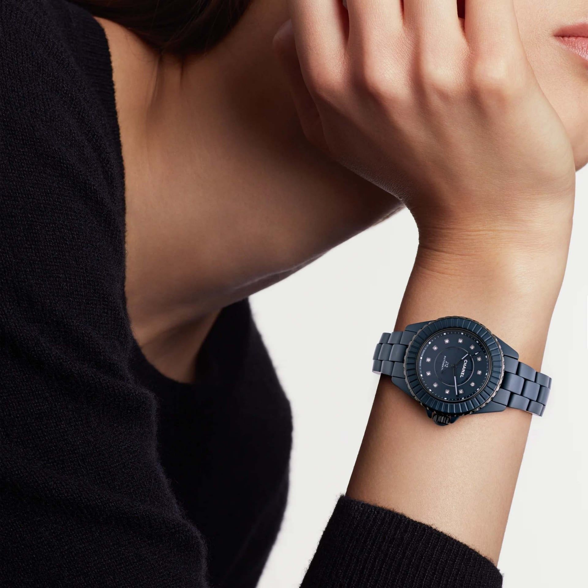 CHANEL J12 Bleu Calibro 12.2 33 MM H9657
