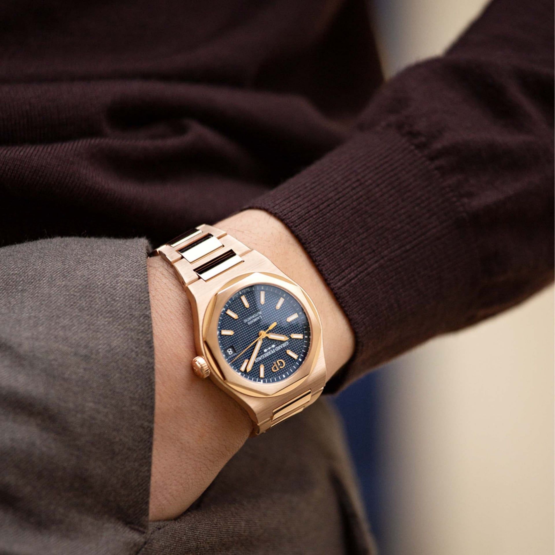 GIRARD PERREGAUX Laureato 42 42 MM 81010-52-436-52A