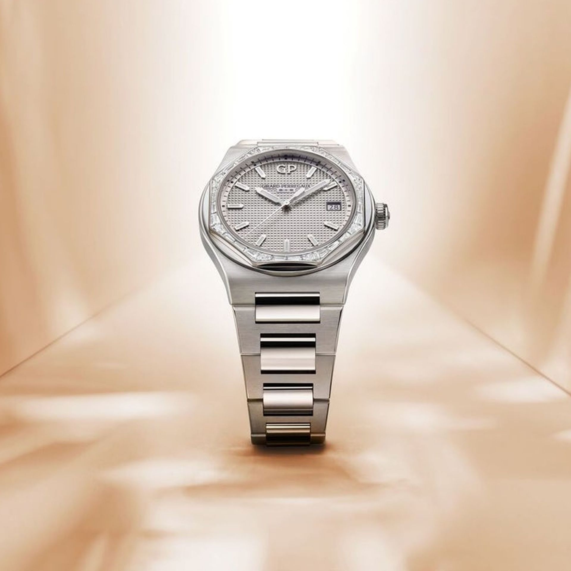 GIRARD PERREGAUX Laureato 38 38 MM 81005-58S3463-1CM