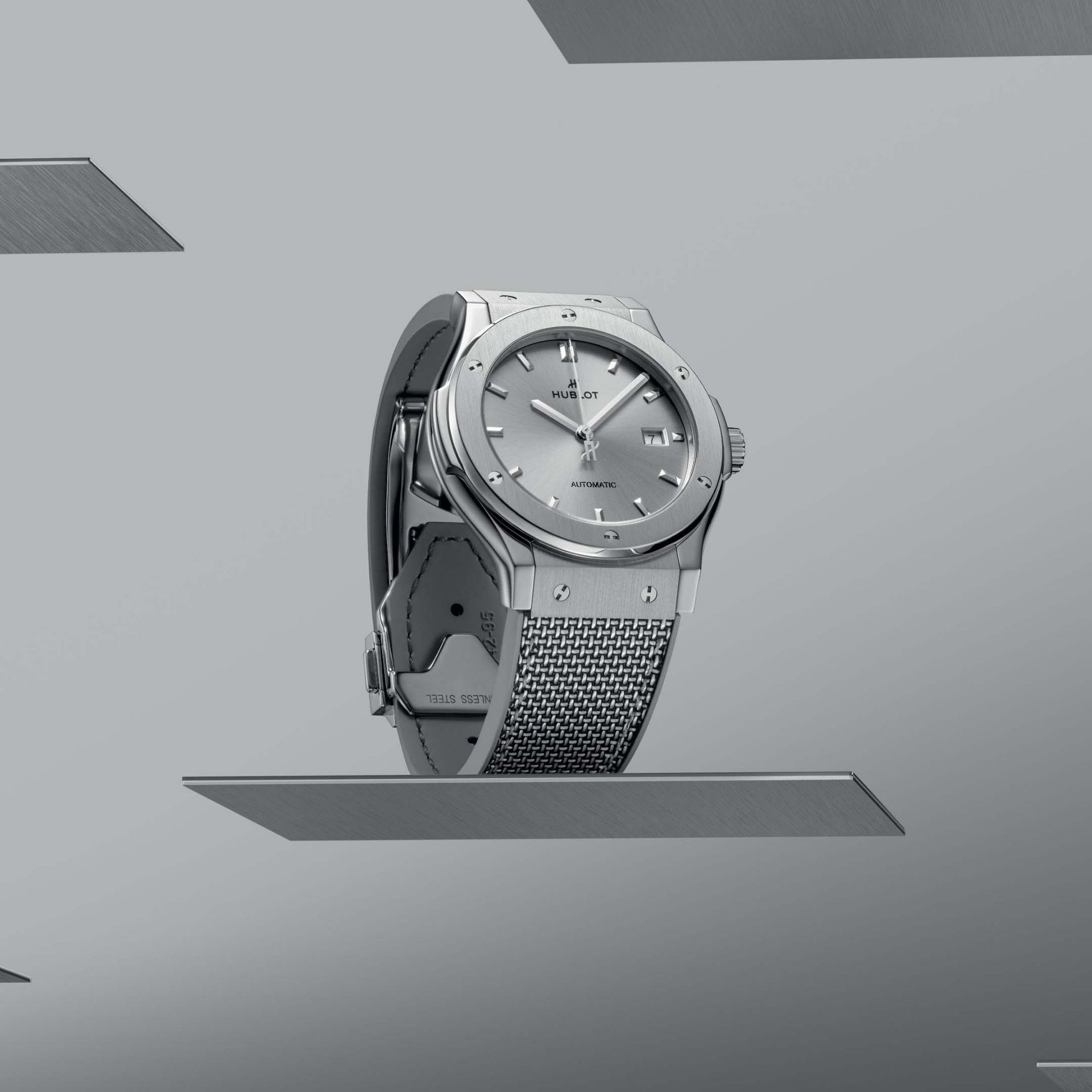 HUBLOT Classic Fusion Essential Grey 45 MM 511.NX.5610.NR.HEC24