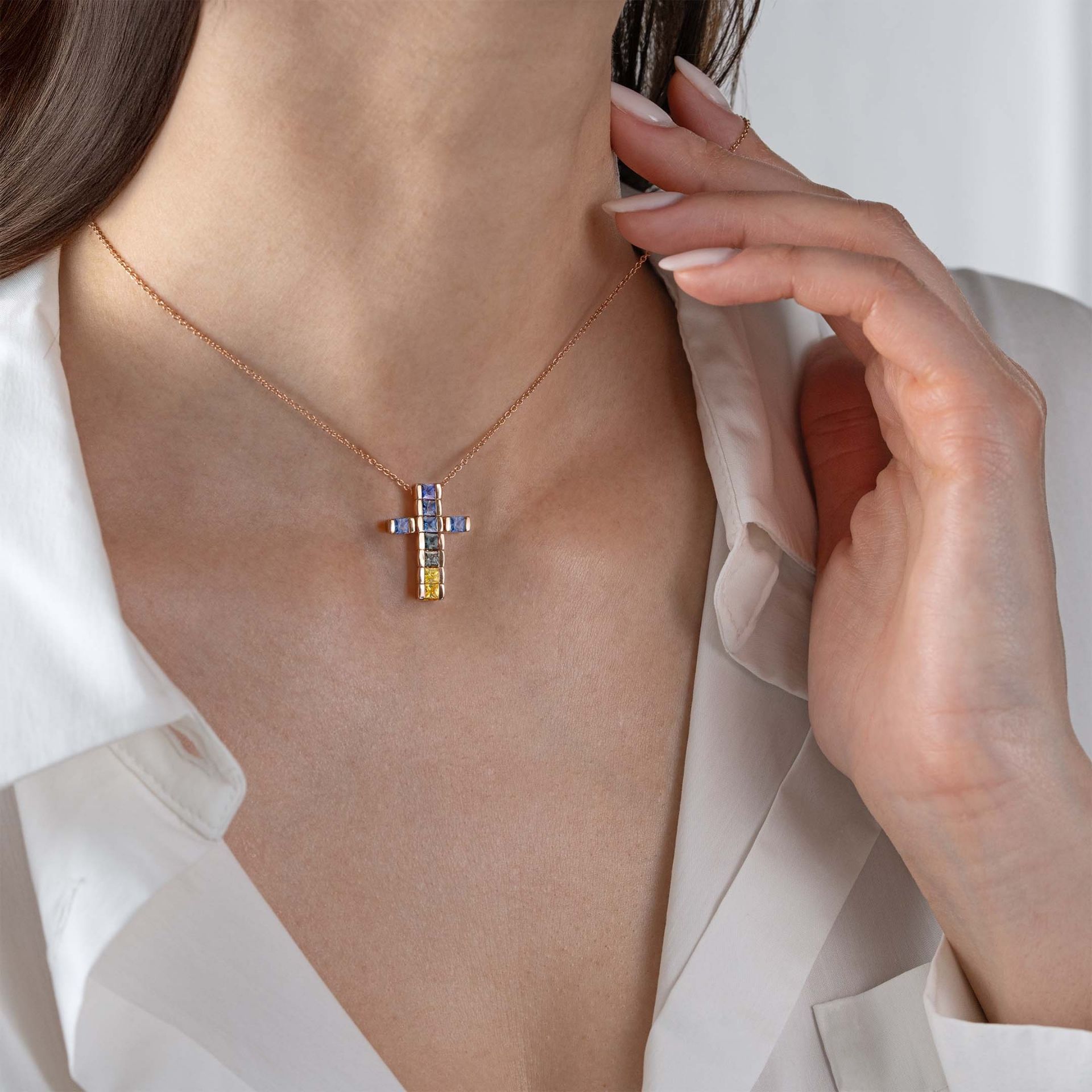 ASTRUA Ciondolo Petali Croce, Oro Rosa, Zaffiri PE9514P.3