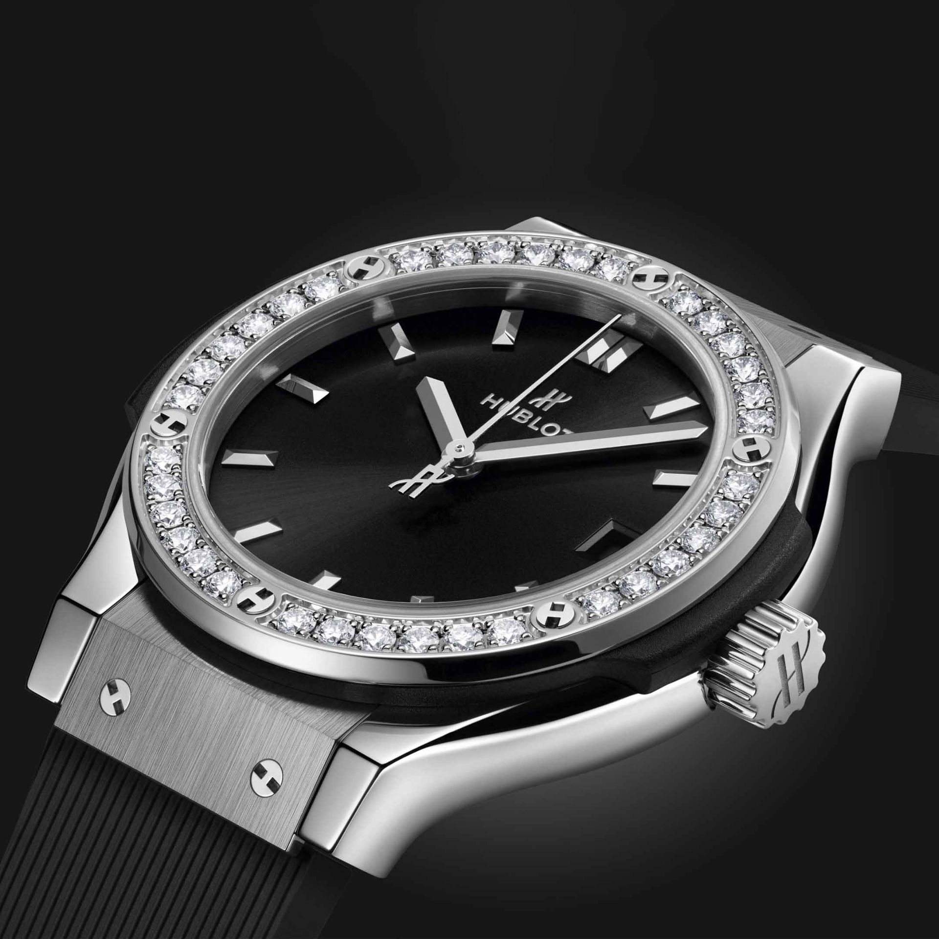 HUBLOT Classic Fusion Titanium Diamonds 33 MM 581.NX.1470.RX.1104