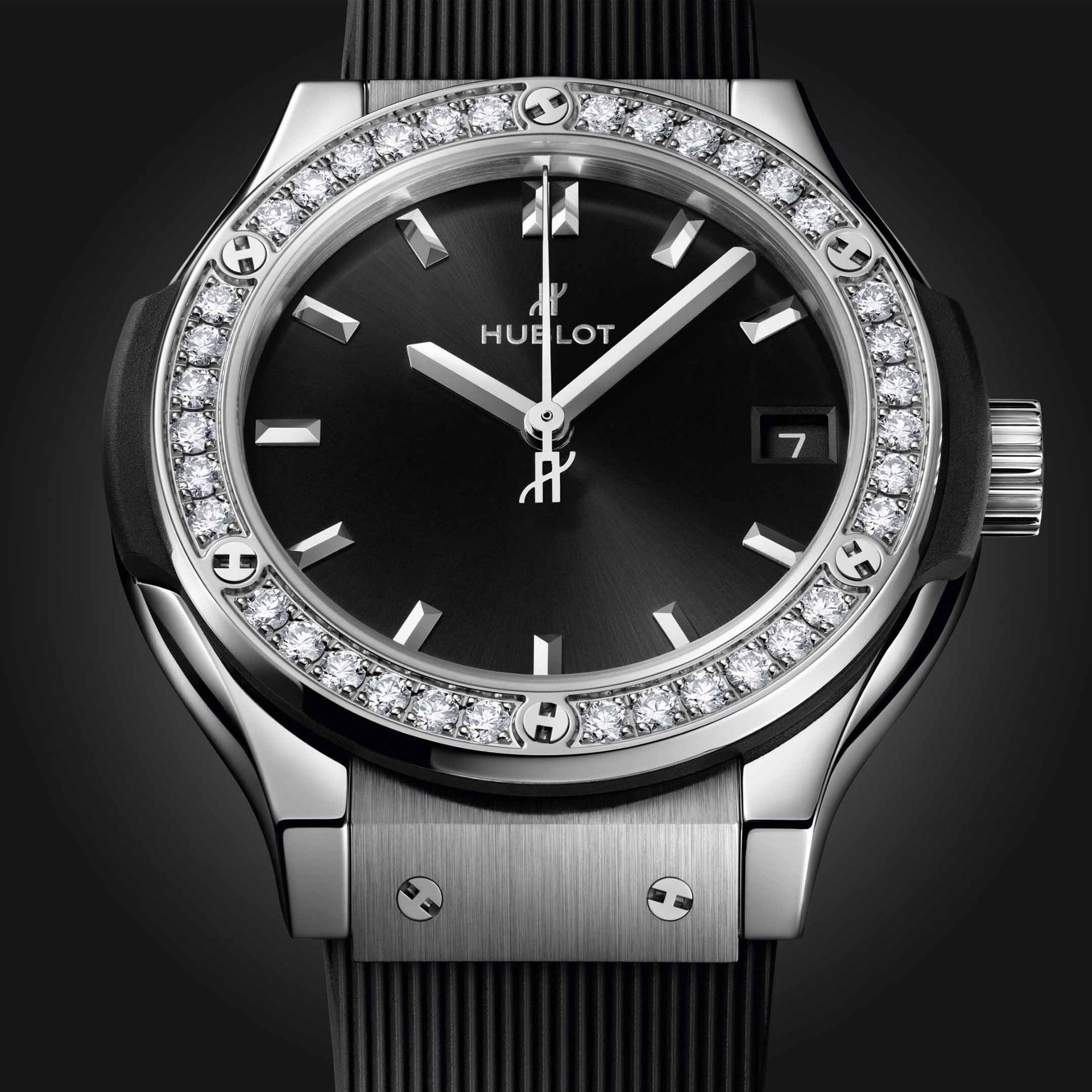 HUBLOT Classic Fusion Titanium Diamonds 33 MM 581.NX.1470.RX.1104