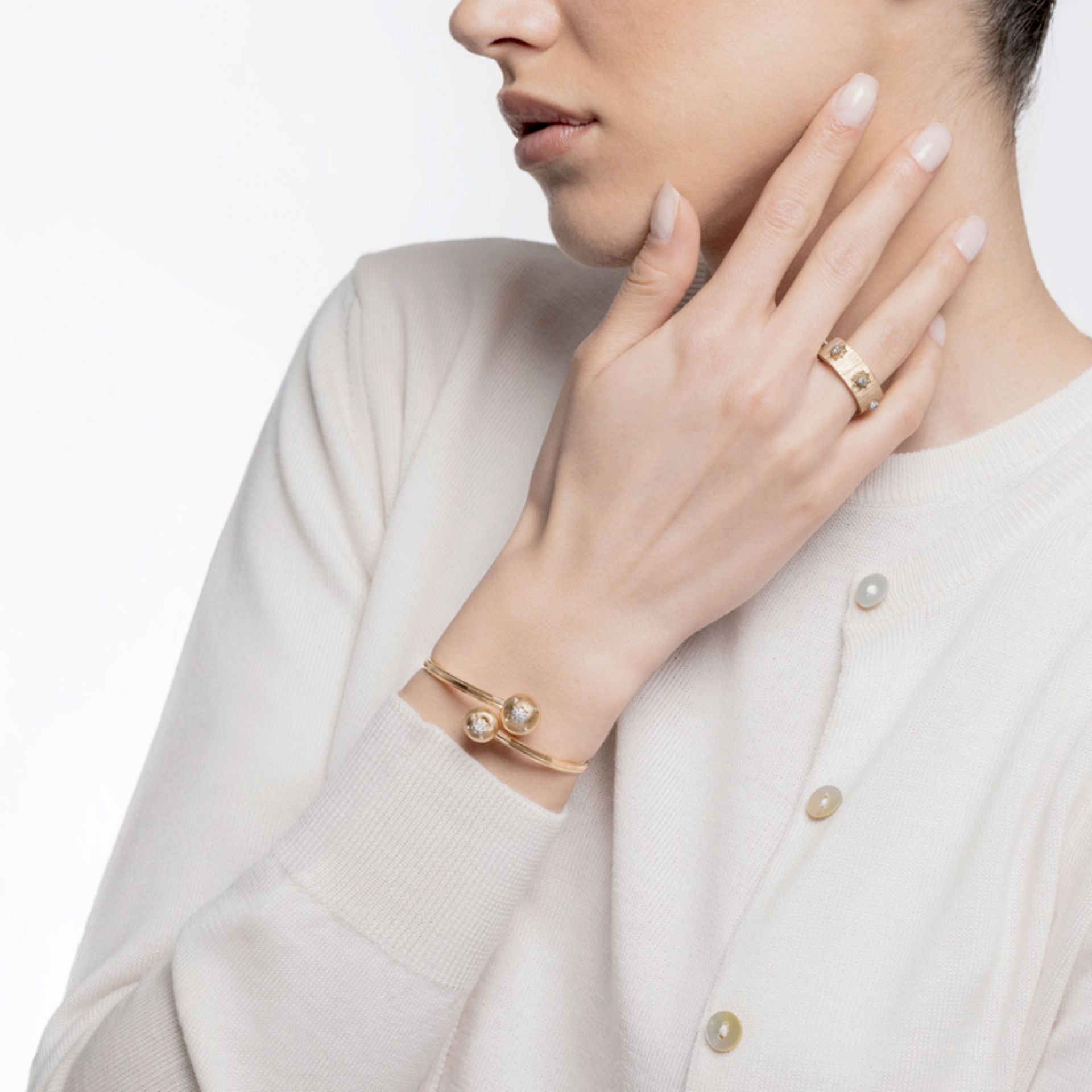 BUCCELLATI Bracciale Macri Classica in Oro Giallo e Bianco con Diamanti Rotondi  JAUBRA014968