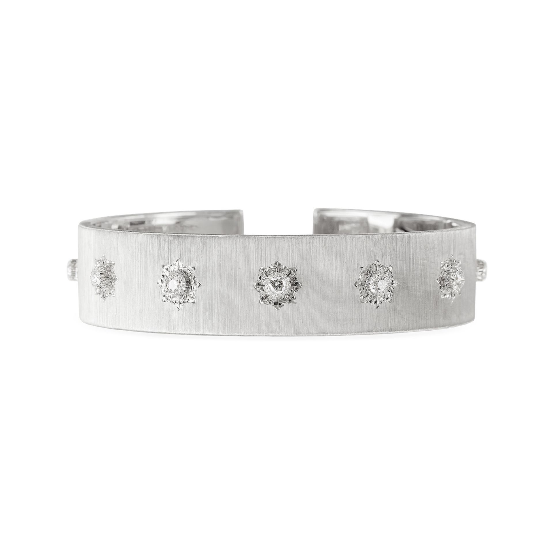 BUCCELLATI Bracciale a Fascia Macri Classica in Oro Bianco con Diamanti Rotondi  JAUBRA007607