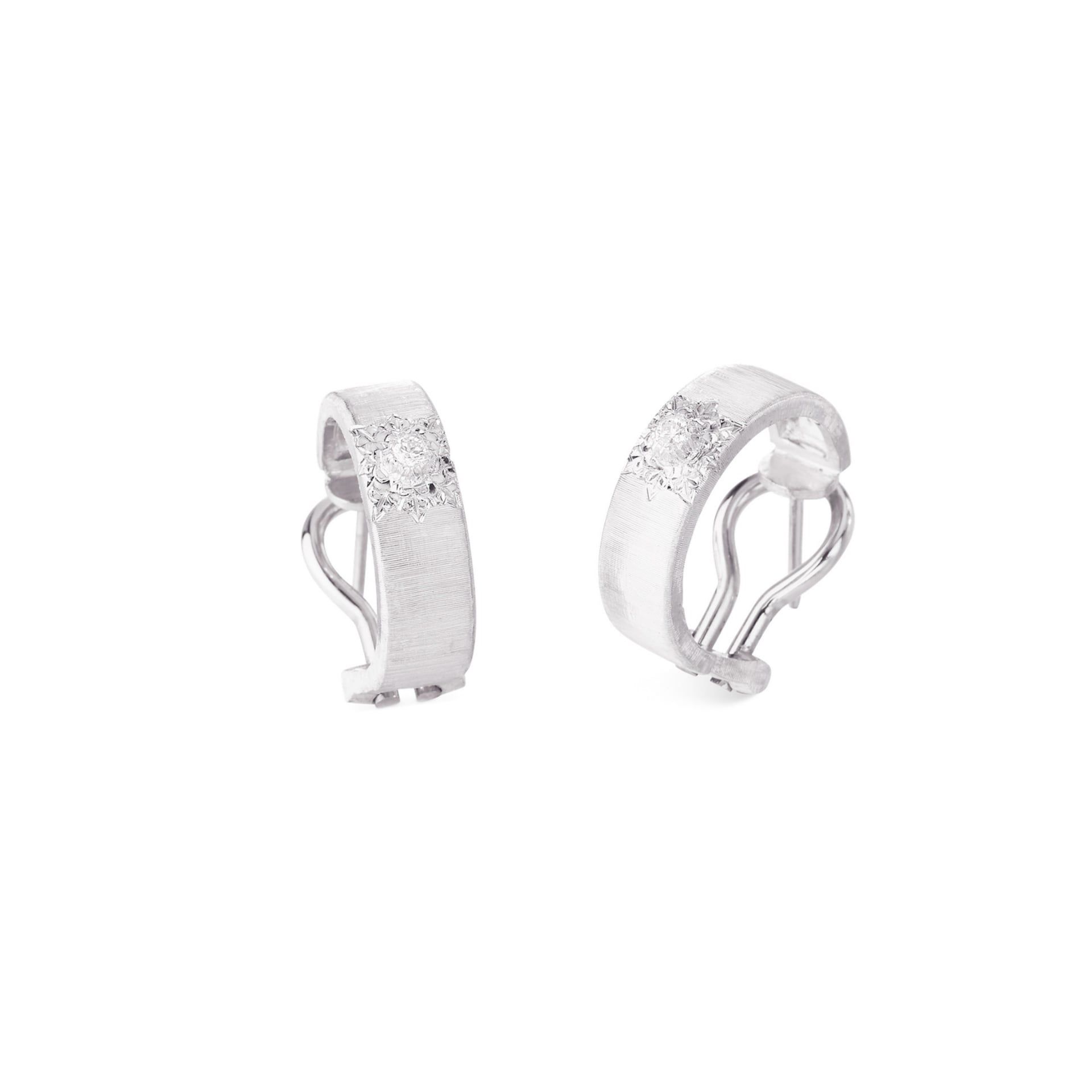 BUCCELLATI Orecchini Macri Classica in Oro Bianco con Diamanti  JAUEAR015960