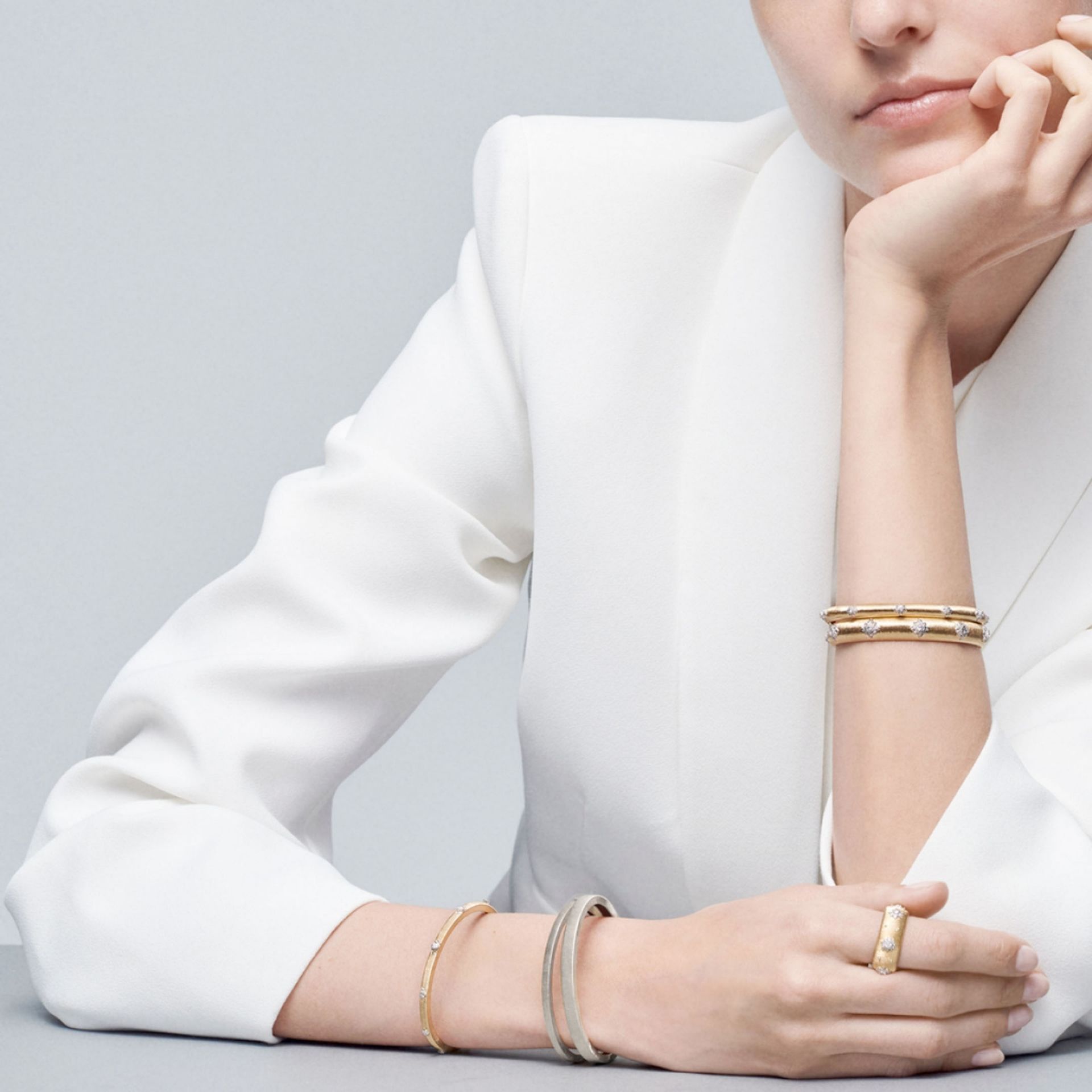 BUCCELLATI Bracciale a Fascia Macri Classica in Oro Bianco  JAUBRA015166