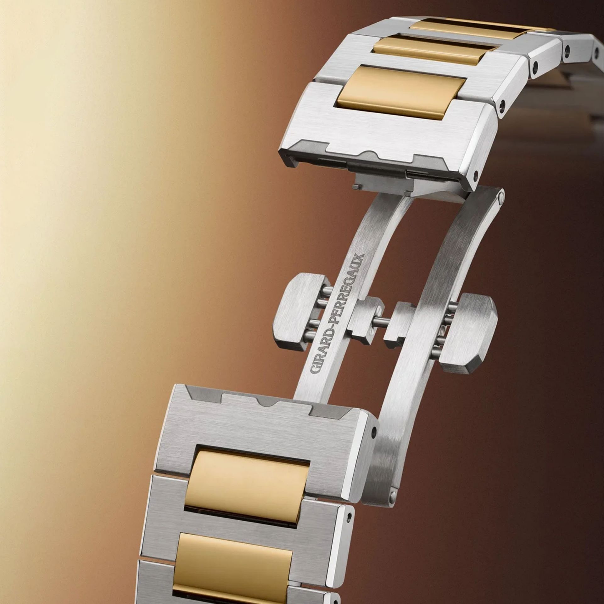 GIRARD PERREGAUX Laureato Fifty 39 MM 81008-63-3412-1CM