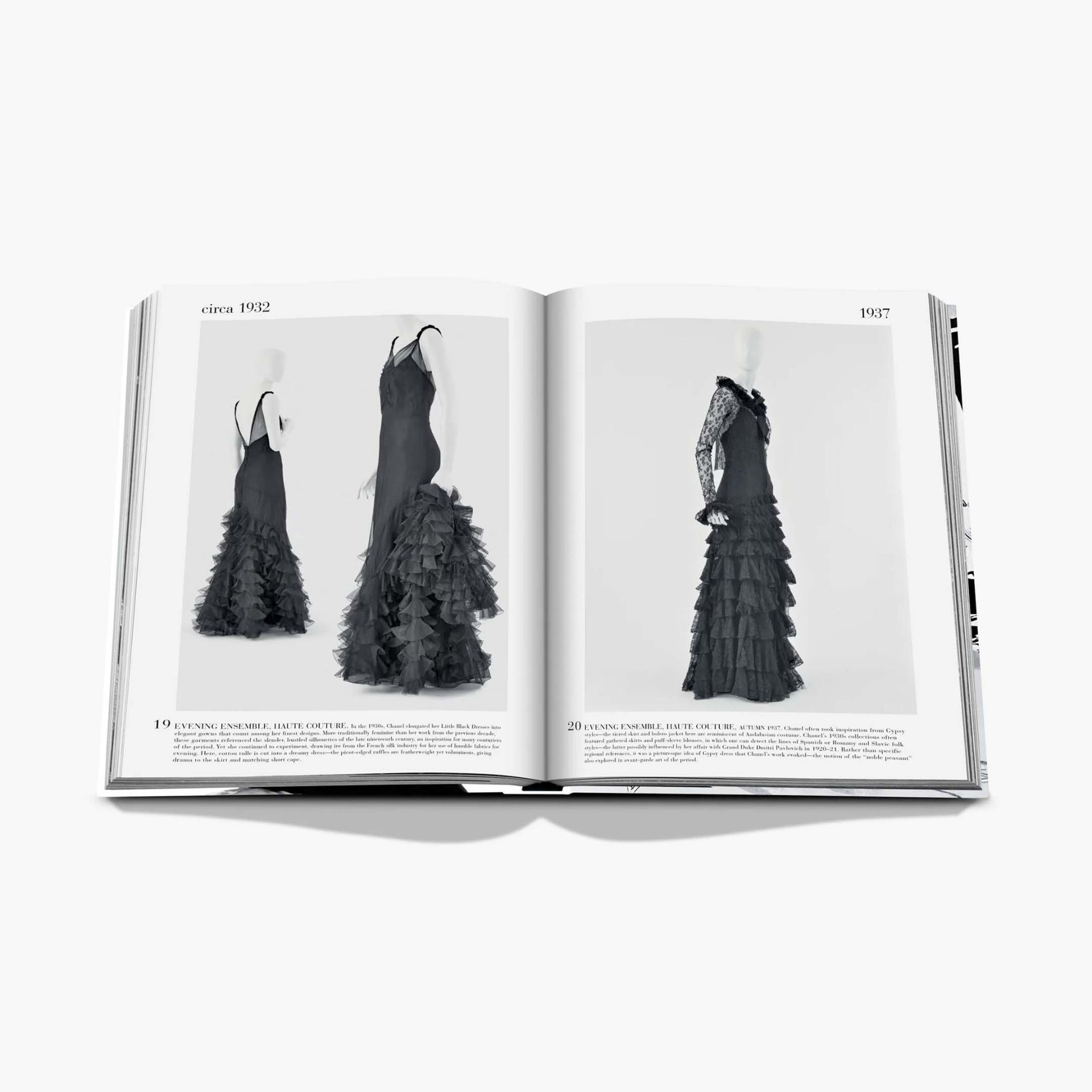 ASSOULINE Libro Chanel: The Legend of an Icon 25 x 4 x H 33 CM 9781649803443