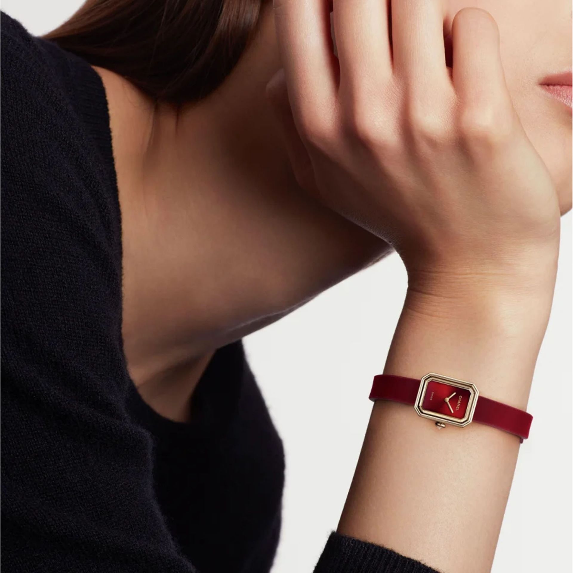 CHANEL Première Ribbon Red 15.2 X 19.7 MM H9857
