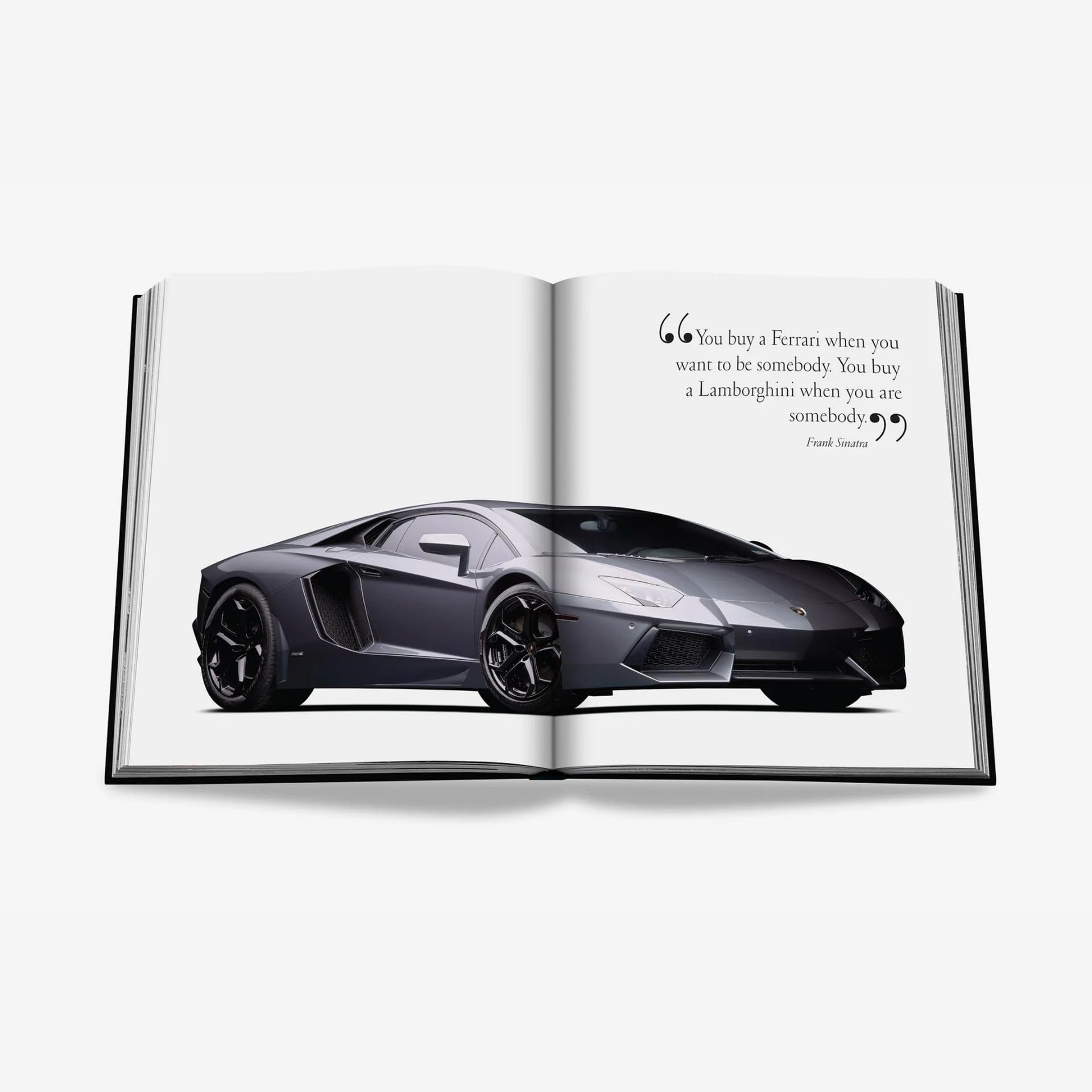 ASSOULINE Libro Iconic: Art, Design, Advertising, and the Automobile 25 x 4 x H 33 CM 9781649805942