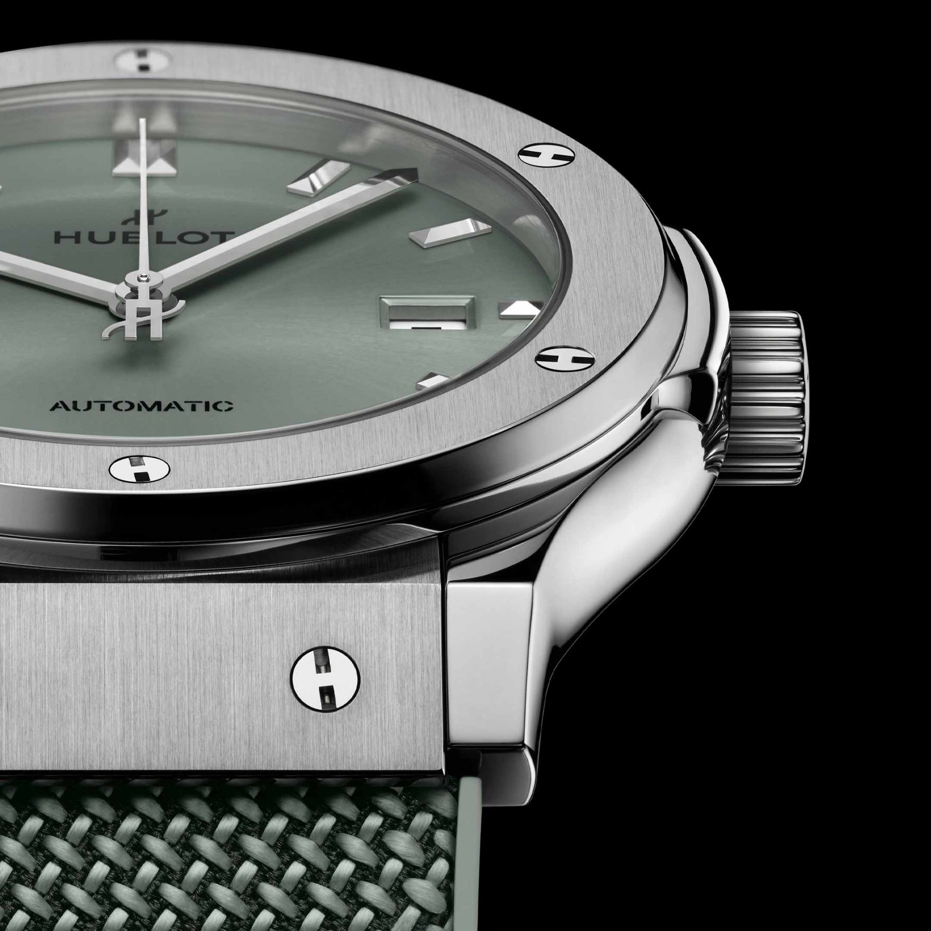 HUBLOT Classic Fusion Titanium Sage Green 42 MM 542.NX.891G.NR