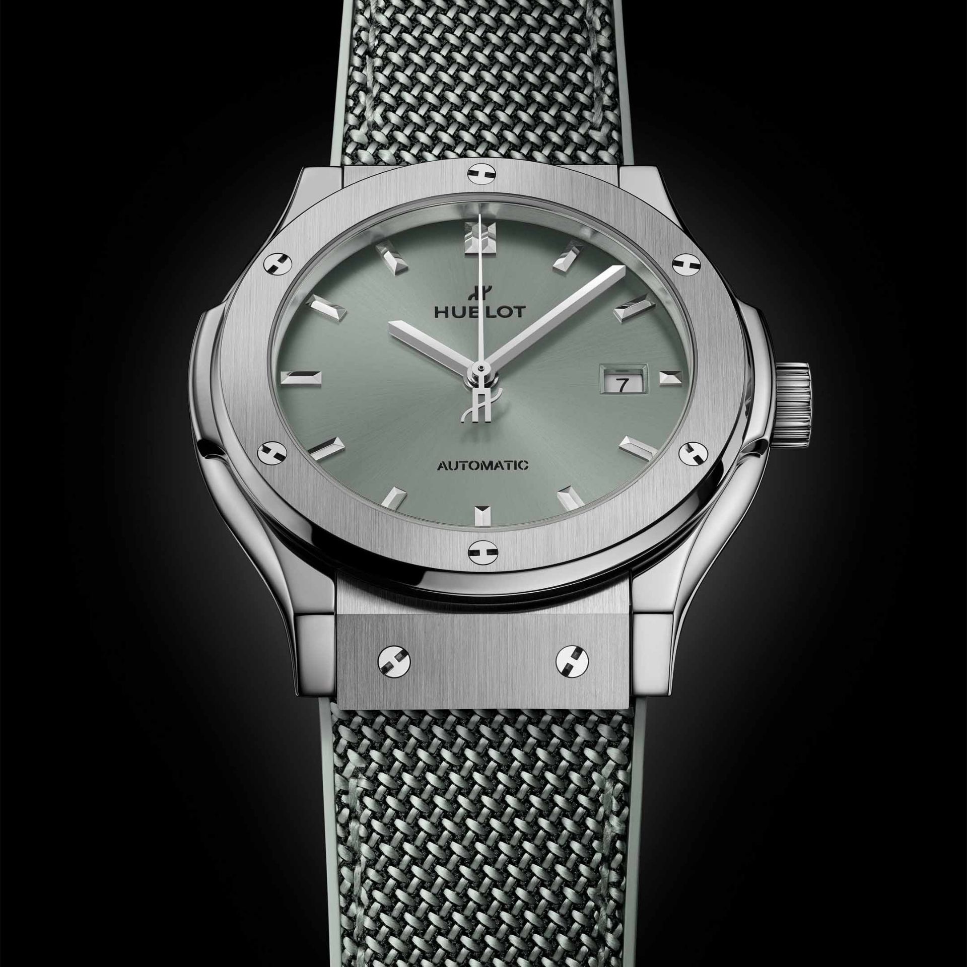HUBLOT Classic Fusion Titanium Sage Green 42 MM 542.NX.891G.NR