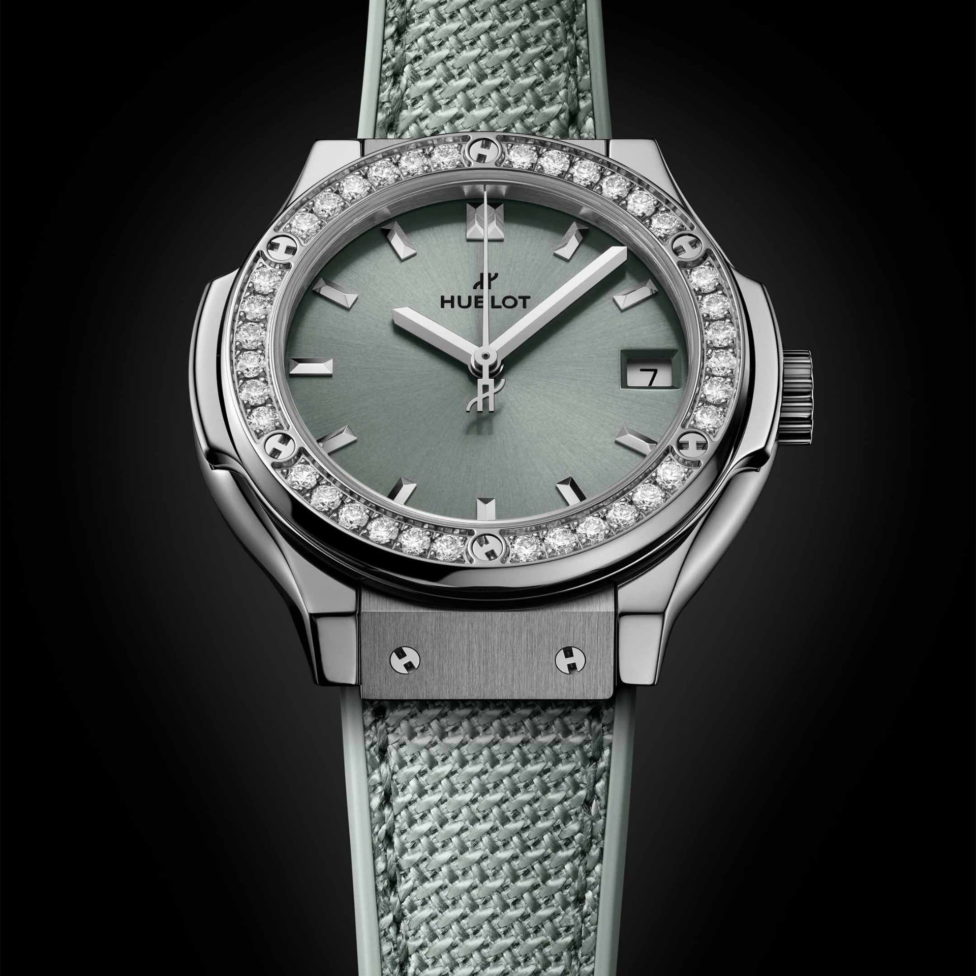 HUBLOT Classic Fusion Titanium Sage Green Diamonds 33 MM 581.NX.891G.NR.1104