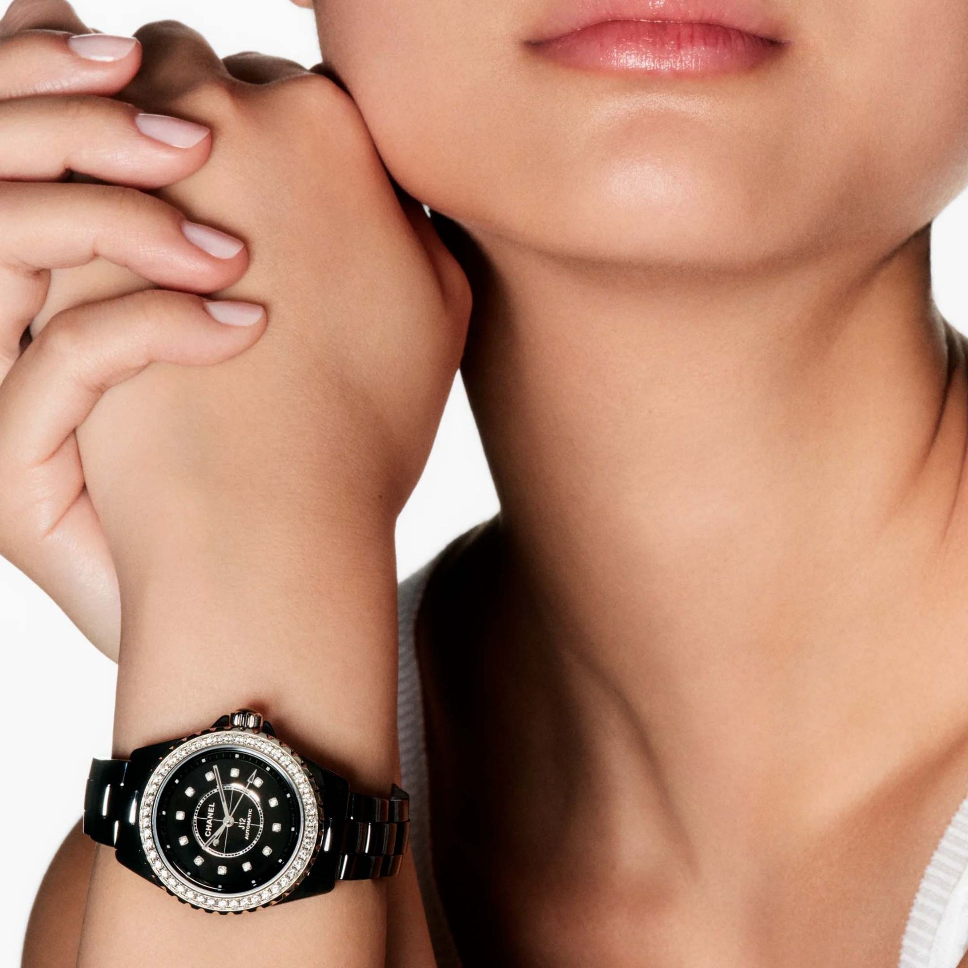 CHANEL J12 con Lunetta di Diamanti Calibro 12.2 33 MM H10474