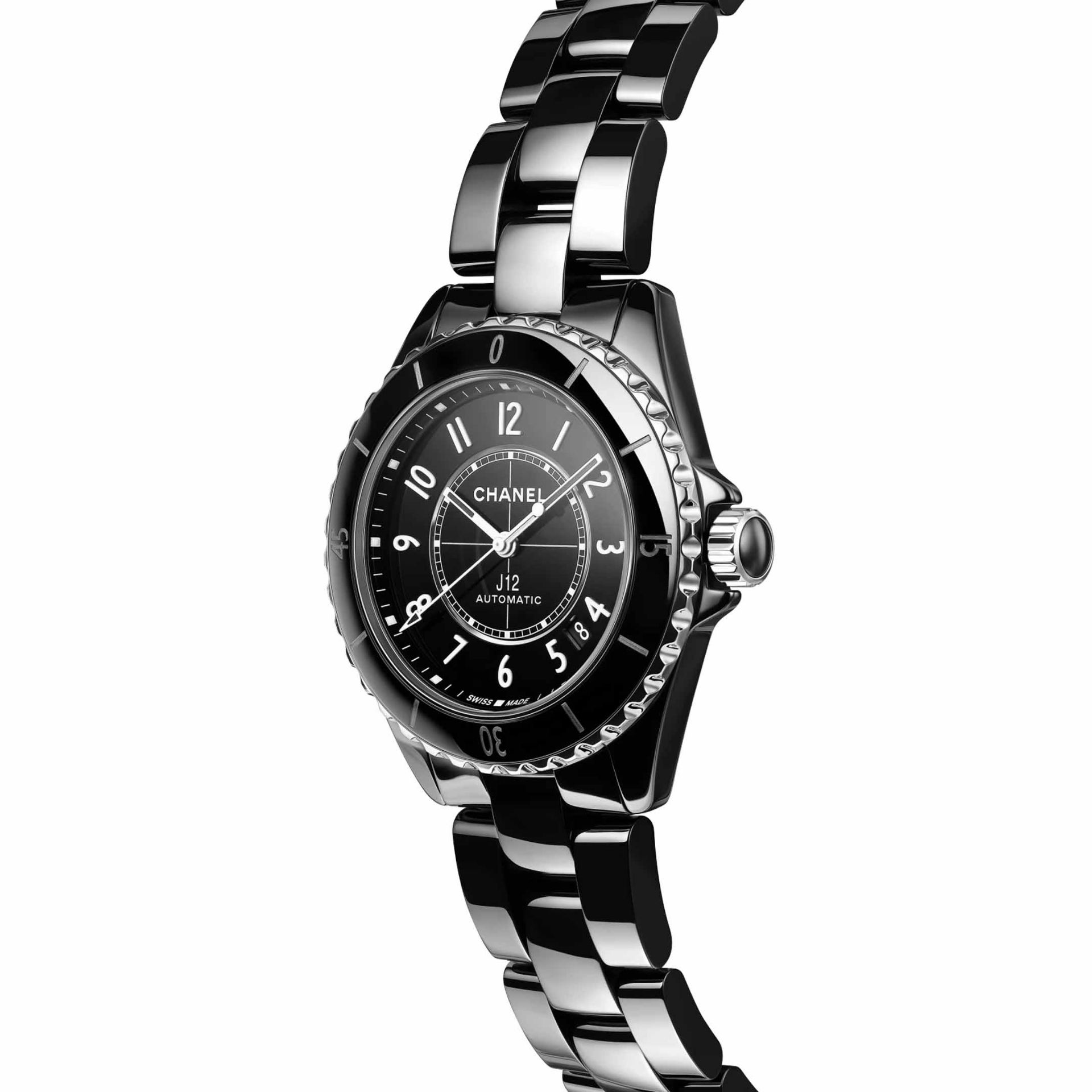 CHANEL J12 Calibro 12.1 38 MM H5697