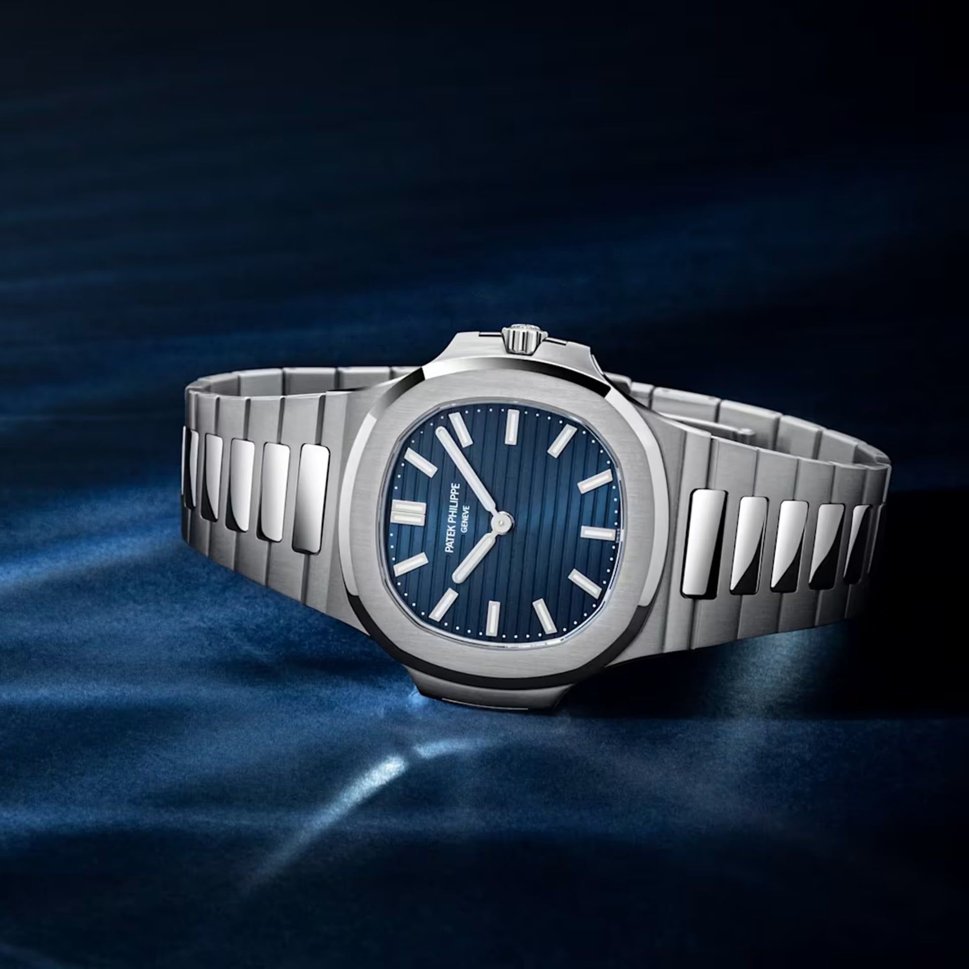 PATEK PHILIPPE Nautilus 38 MM 5610/1P-001