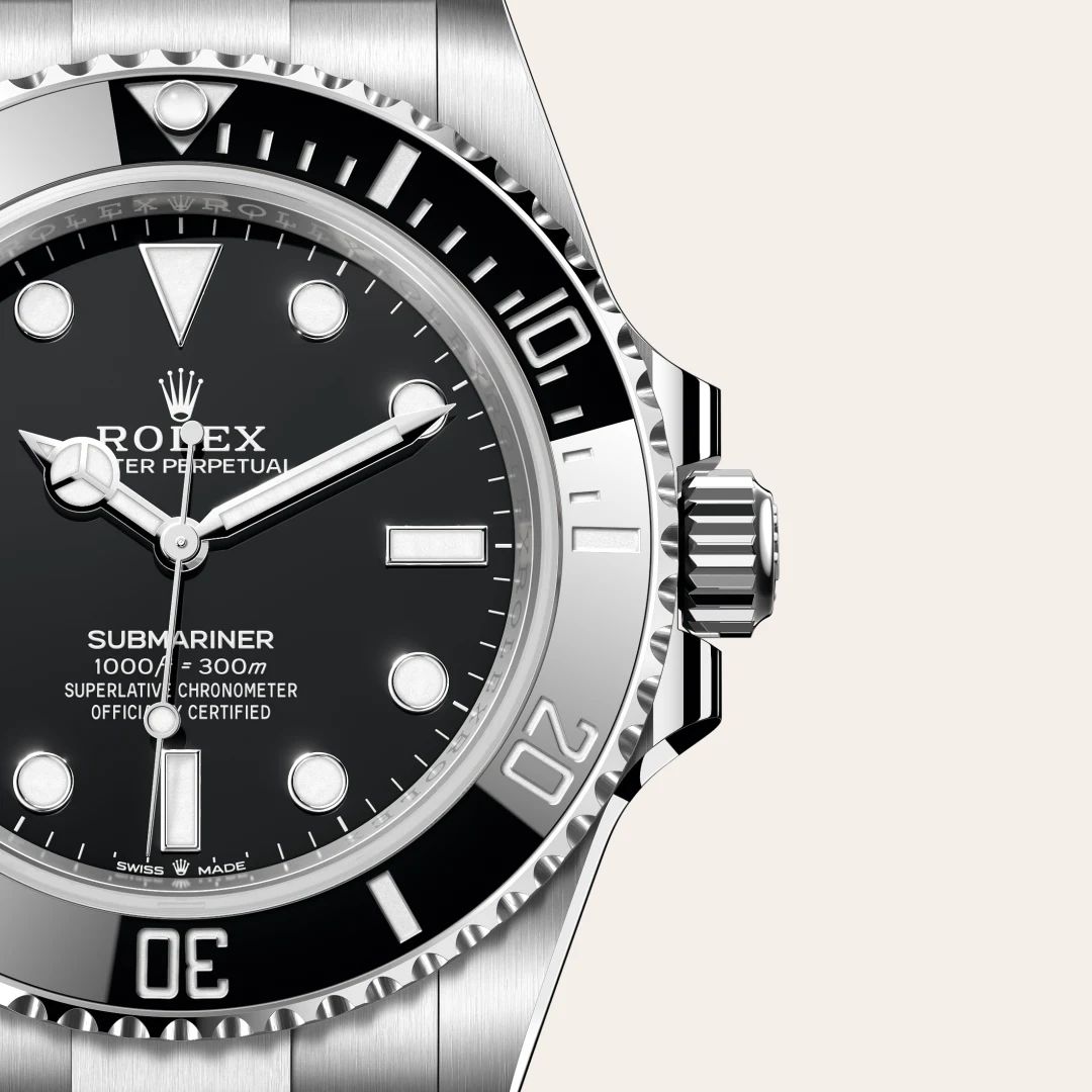 Rolex Submariner in Acciaio Oystersteelcon “Pavé madreperla farfalle”, lunetta Bombata, bracciale Acciaio Oystersteel
