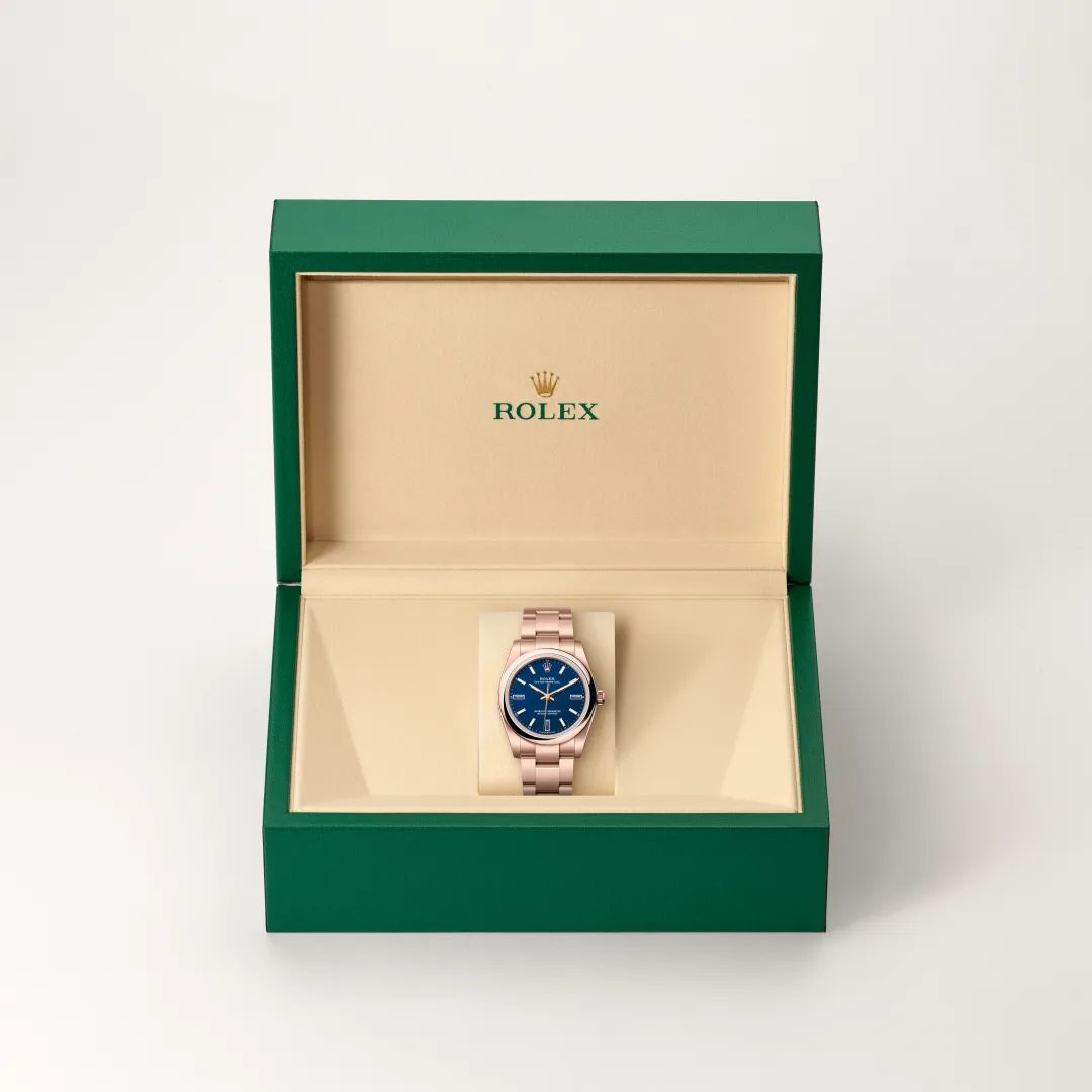 Rolex Oyster Perpetual 34 in Oystersteelcon “Butterfly mother-of-pearl pavé”, lunetta Domed, bracciale Oystersteel