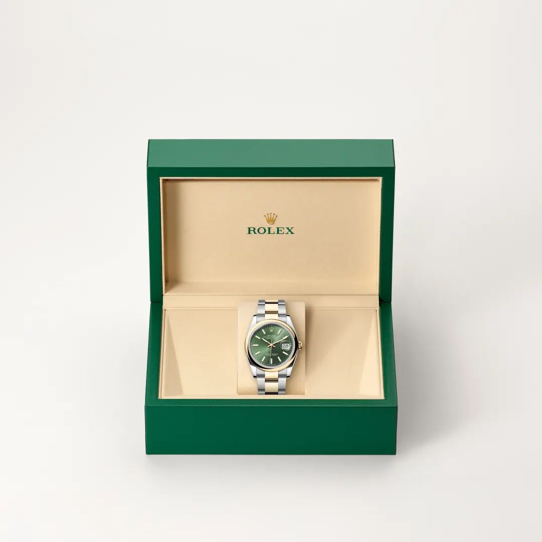 Rolex Datejust 36 in Oystersteelcon “Butterfly mother-of-pearl pavé”, lunetta Domed, bracciale Oystersteel