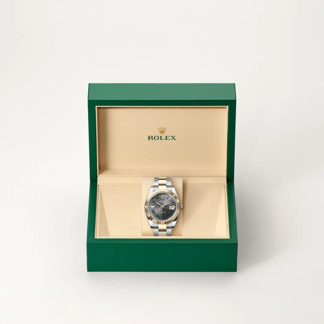 Rolex Datejust 41 in Oystersteelcon “Butterfly mother-of-pearl pavé”, lunetta Domed, bracciale Oystersteel