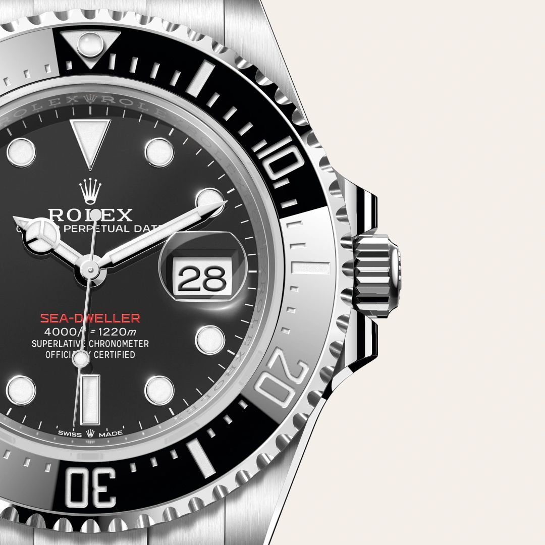 Rolex Sea-Dweller in Acciaio Oystersteelcon “Pavé madreperla farfalle”, lunetta Bombata, bracciale Acciaio Oystersteel